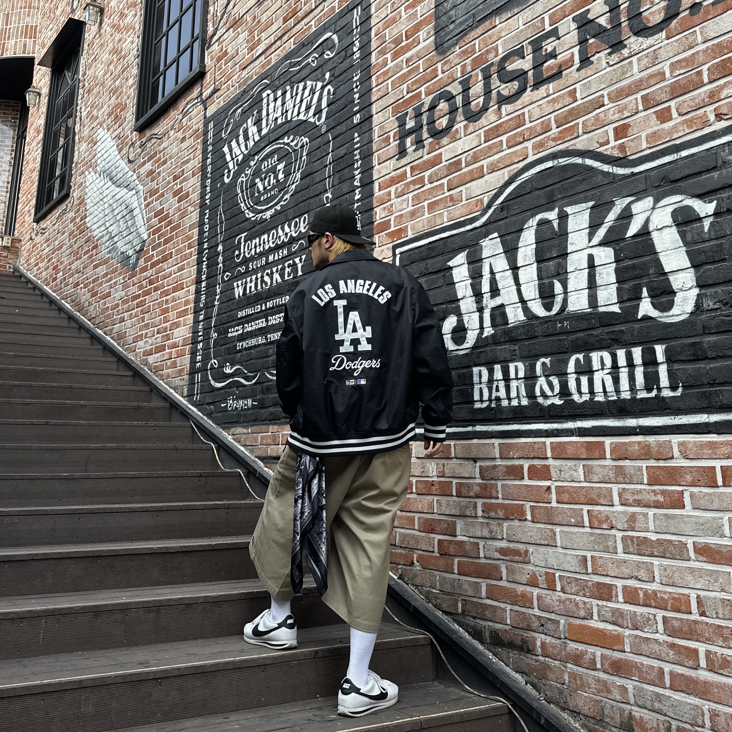 Nike Cortez White Black, Dickies Loose Fit 13 Inch Flat Front Work Shorts Khaki 착용 스타일 - 5