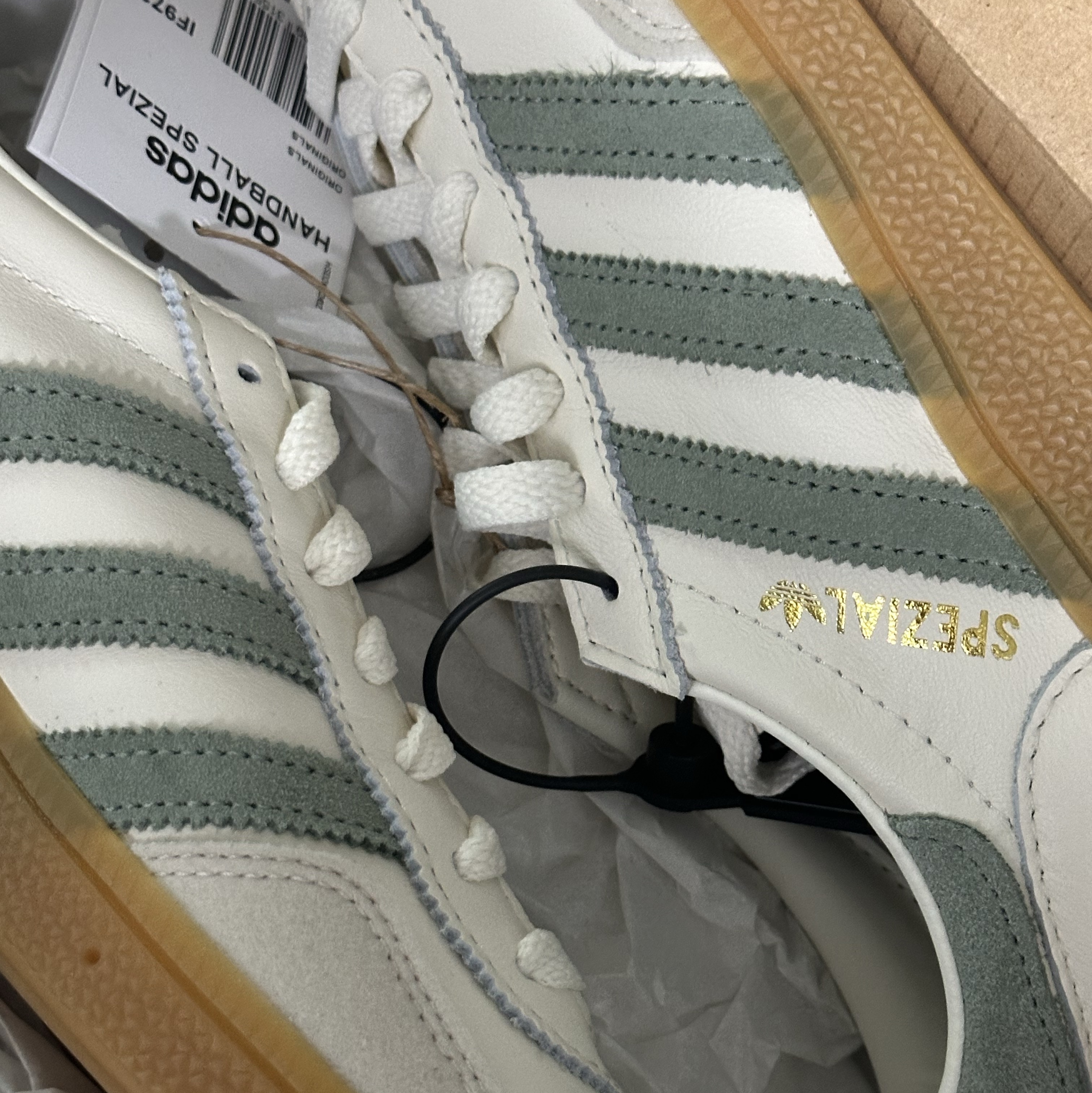 Adidas Spezial Handball Off White Silver Green 착용 스타일 - 3