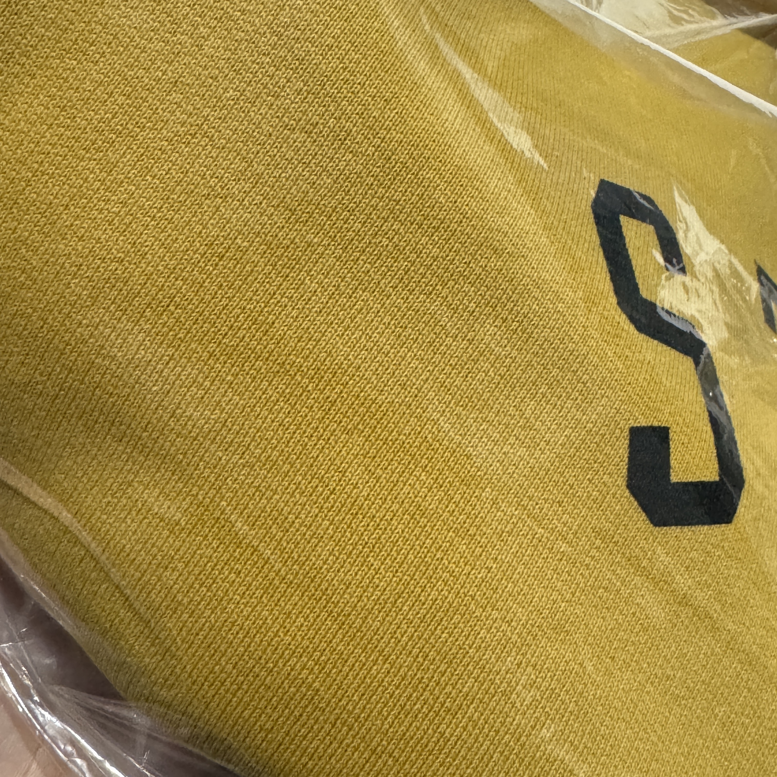 Stussy Athletics Crew Washed Washed Gold 착용 스타일 - 2