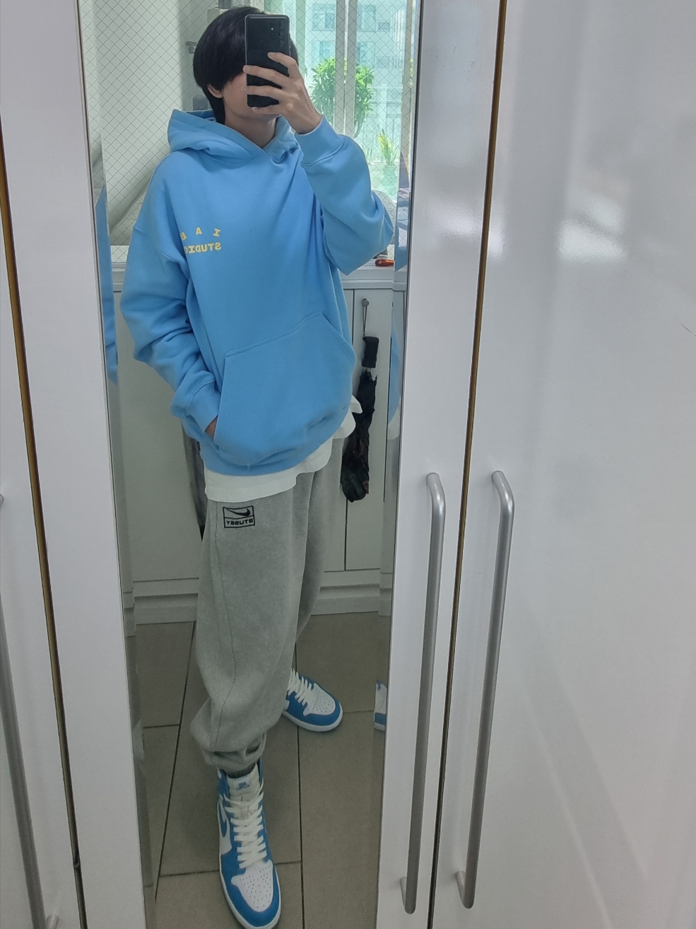 IAB Studio Hoodie Sky Blue Lemon, Jordan 1 Retro UNC 착용 스타일 - 1