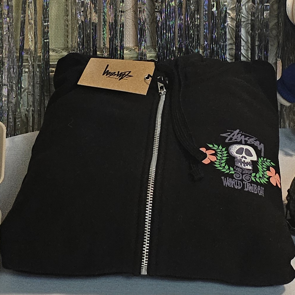 Stussy Skull Crest Zip Hoodie Black 착용 스타일