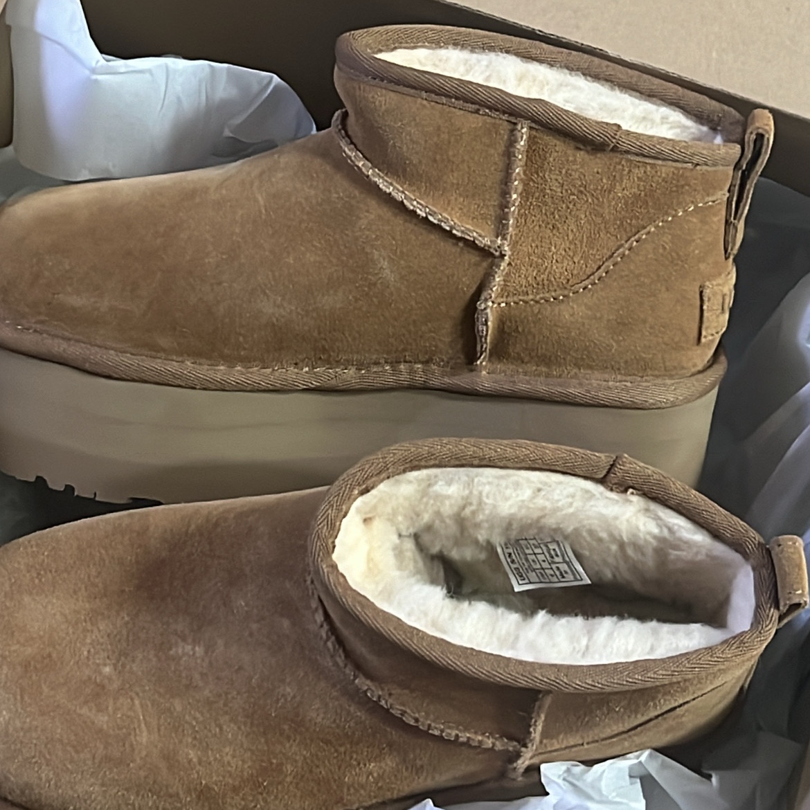 (W) UGG Classic Ultra Mini Platform Boots Chestnut 착용 스타일 - 1