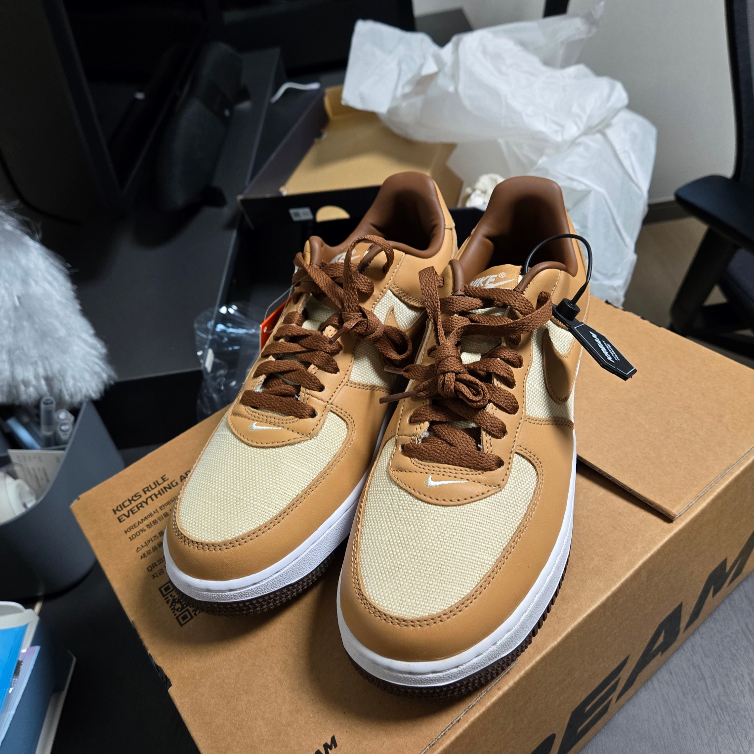 Nike Air Force 1 Low QS Acorn 2021 착용 스타일 - 1