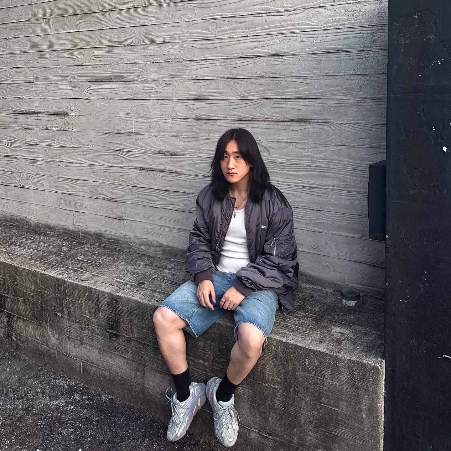 Stussy Denim Big OL' Shorts Washed Blue, Adidas Yeezy Boost 700 V2 Inertia 착용 스타일 - 2
