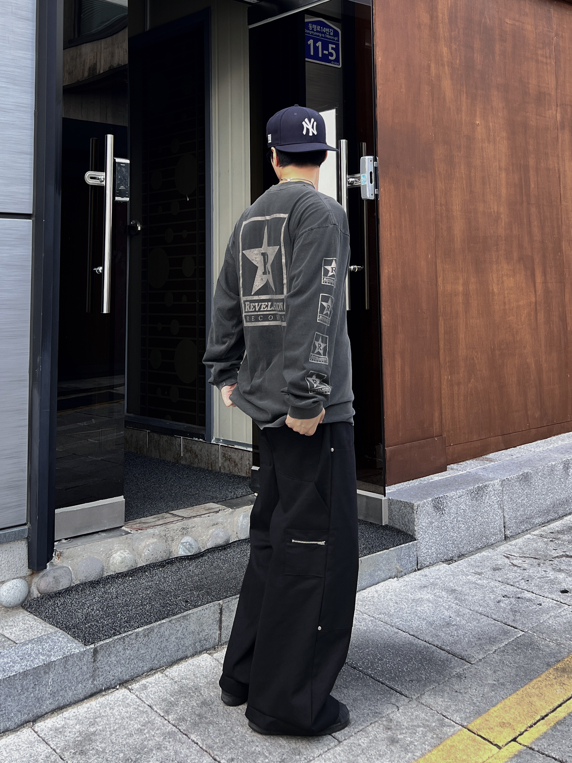 Thisisneverthat x New Era x MLB New York Yankees 59Fifty Classic Navy, Adidas Superstar Core Black White 착용 스타일 - 2