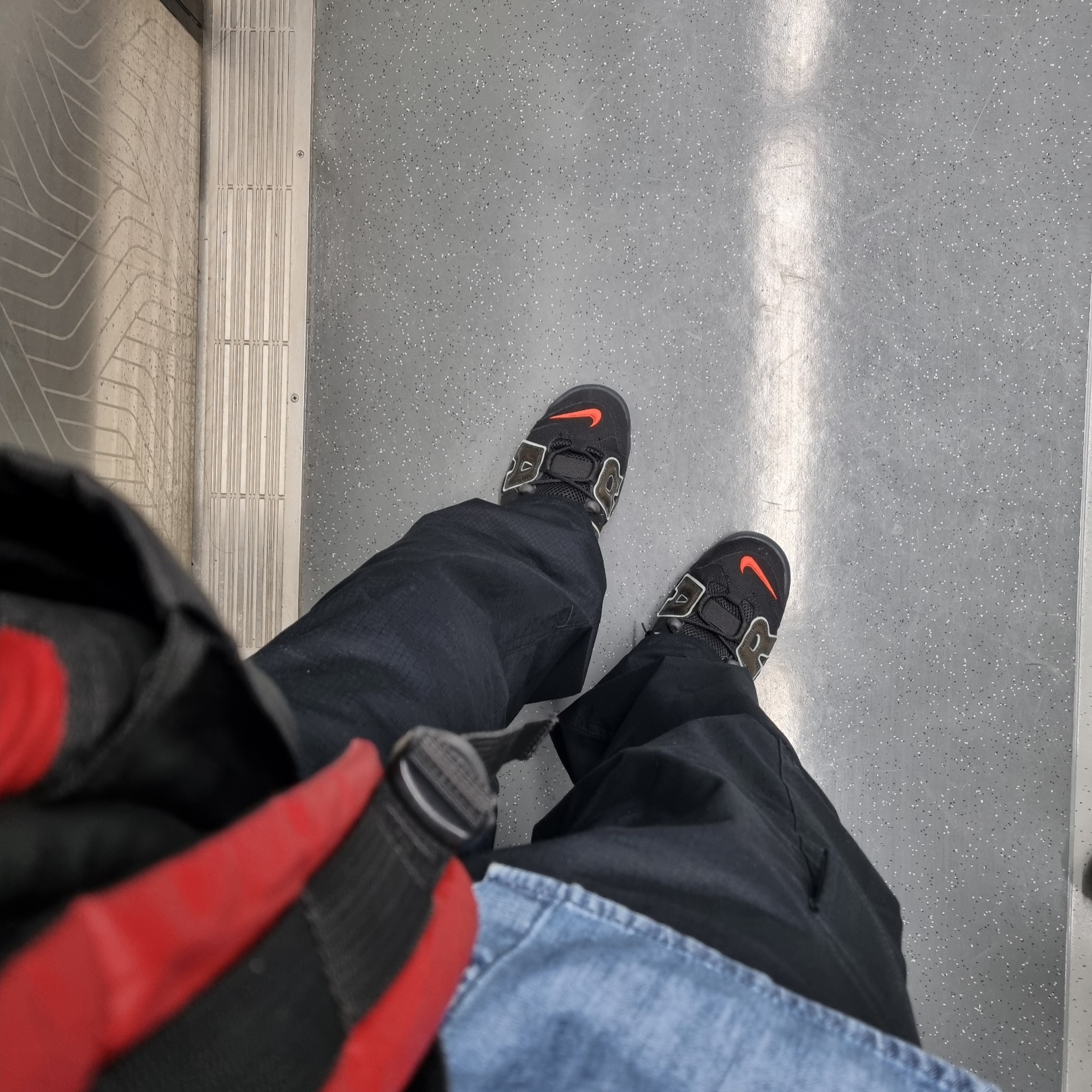 Nike Air More Uptempo 96 Maximum Volume 착용 스타일