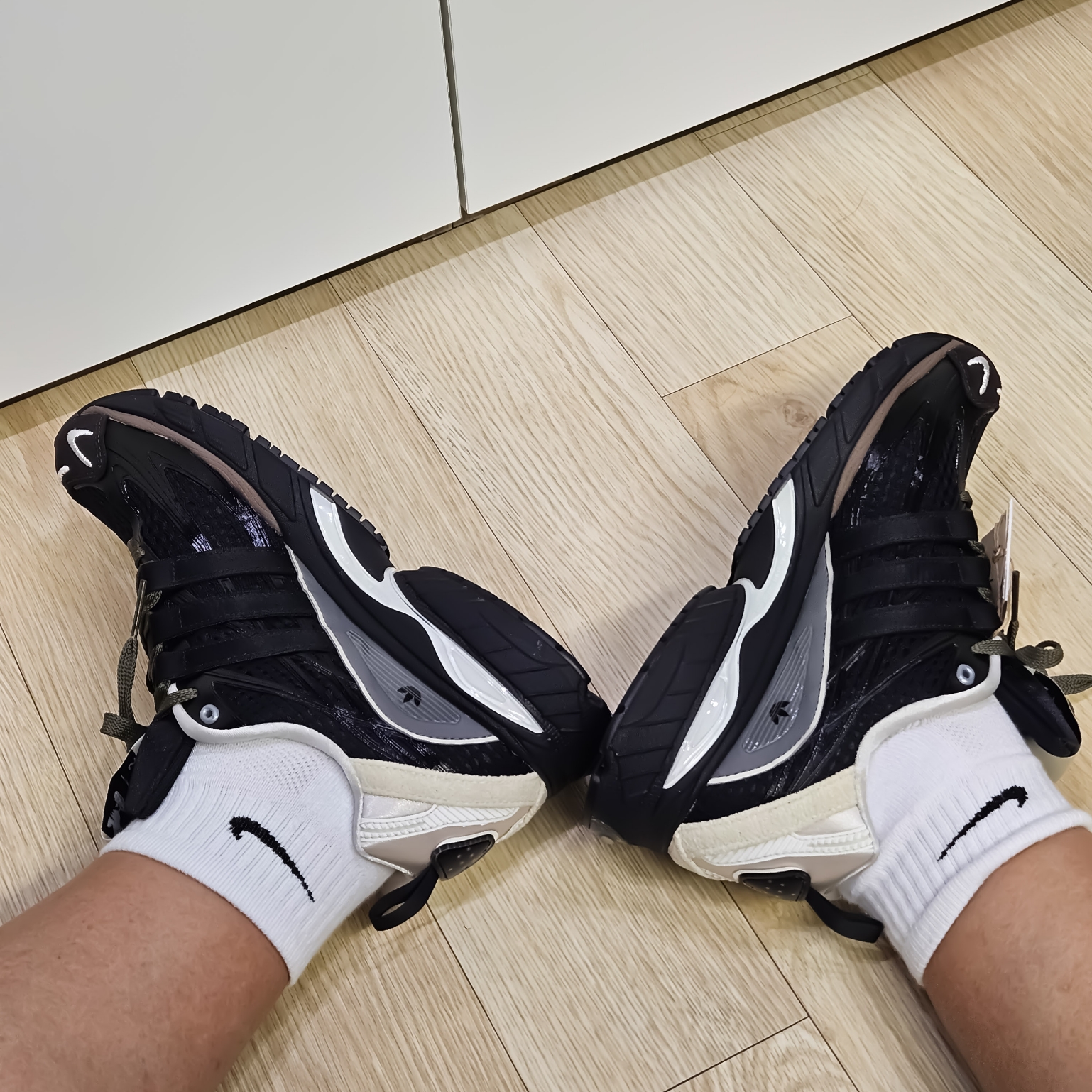 Adidas x Song for the Mute Adistar Cushion Core Black Dark Brown 착용 스타일 - 1