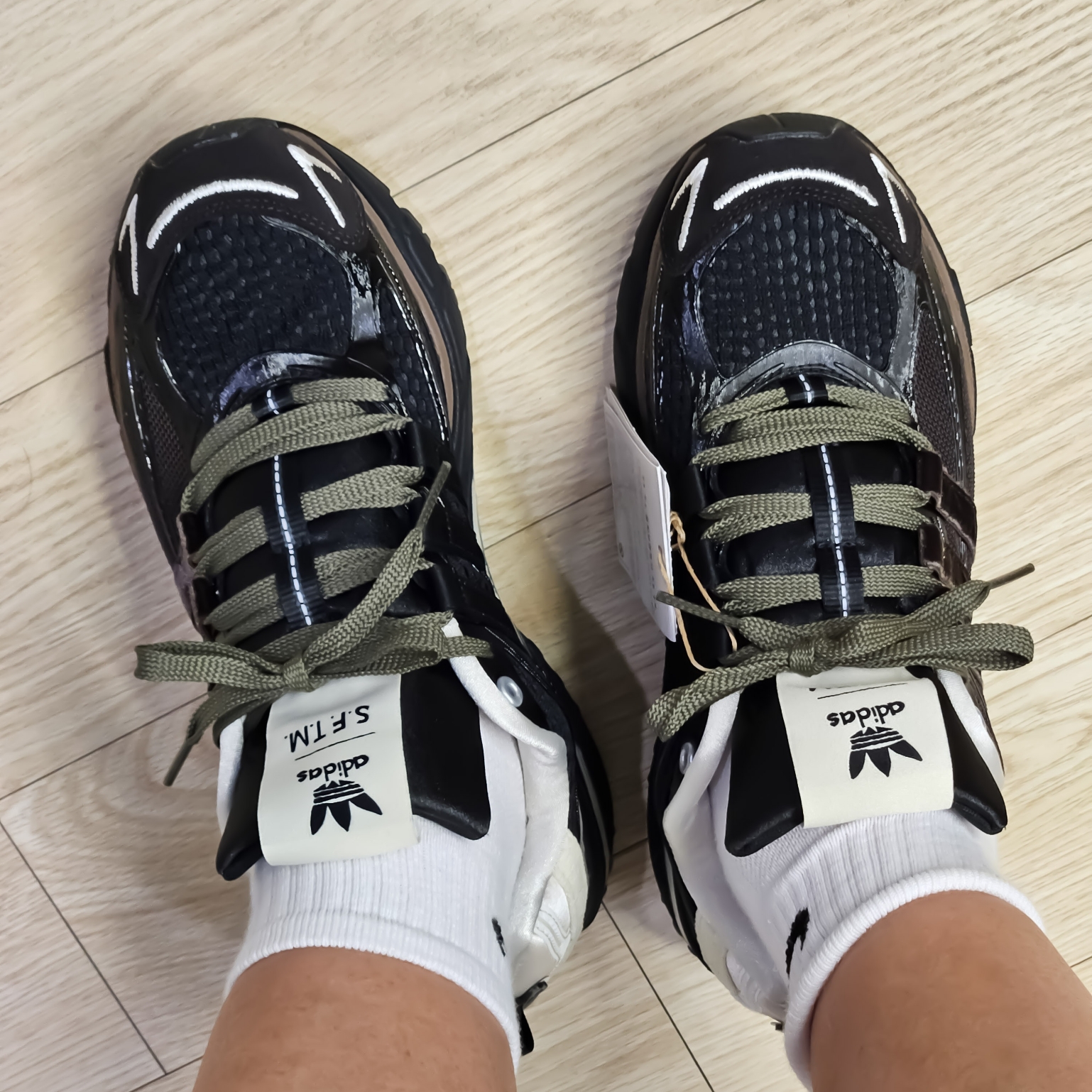 Adidas x Song for the Mute Adistar Cushion Core Black Dark Brown 착용 스타일 - 2