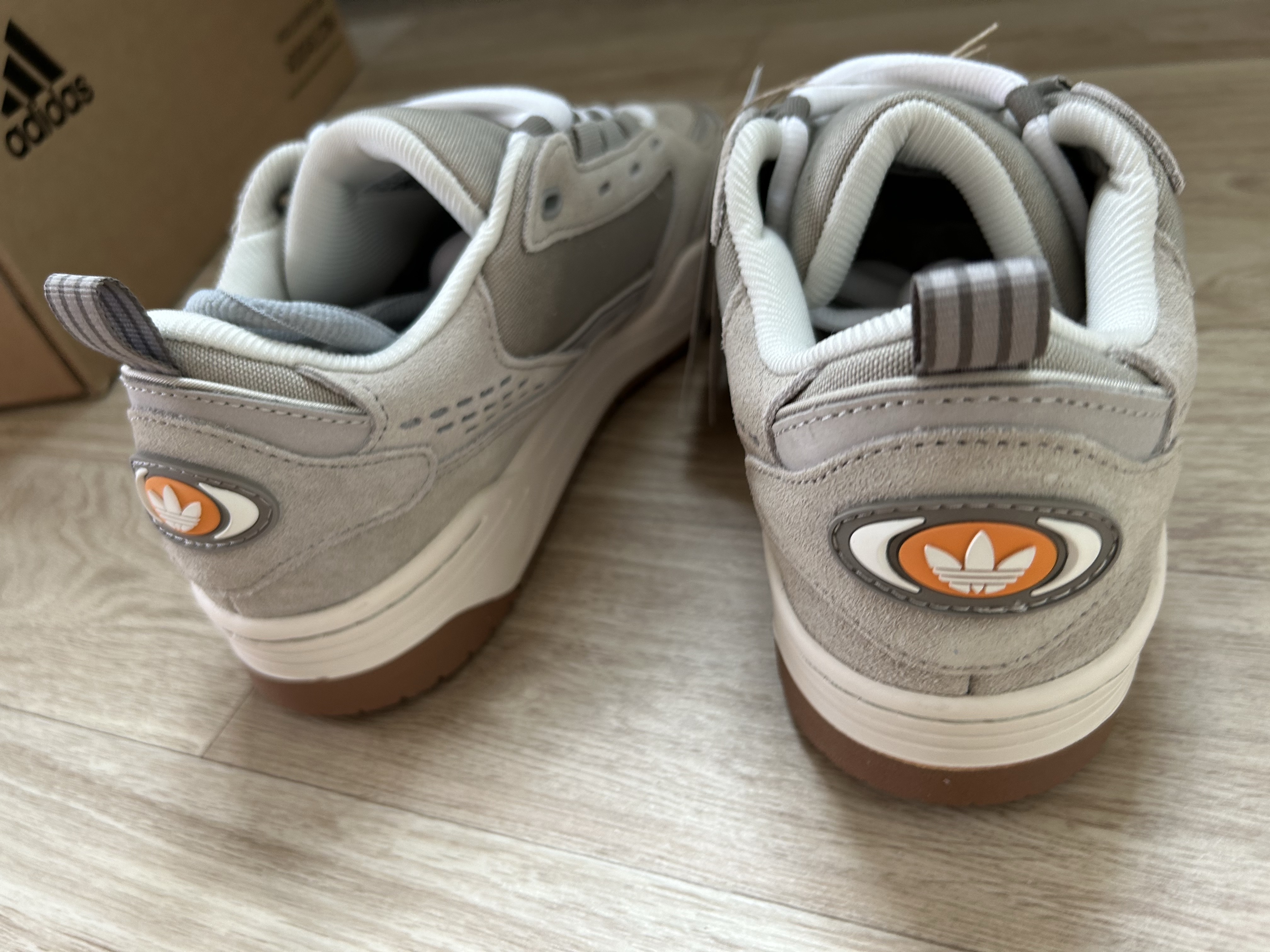 Adidas x Dime Adi 2000 Low Light Brown Chalk White 착용 스타일