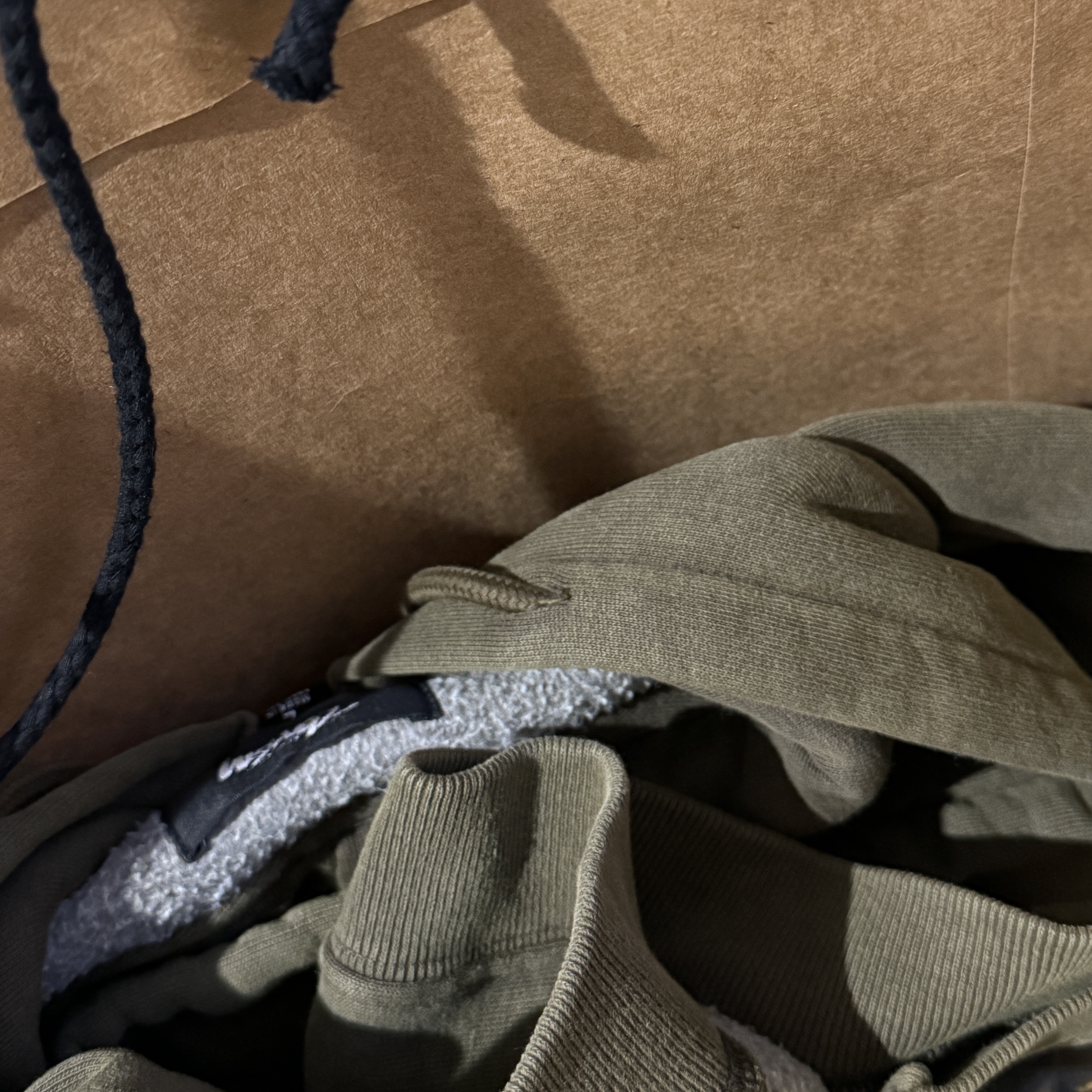 Stussy Faded Graphic Zip Hoodie Olive 착용 스타일