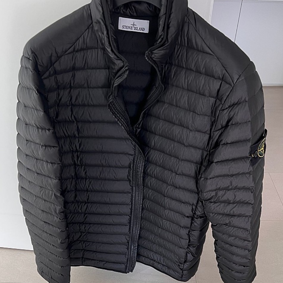 Stone Island 41524 Loom Woven Chambers R-Nylon Down-TC Garment Dyed Packable Jacket Black - 22FW 착용 스타일