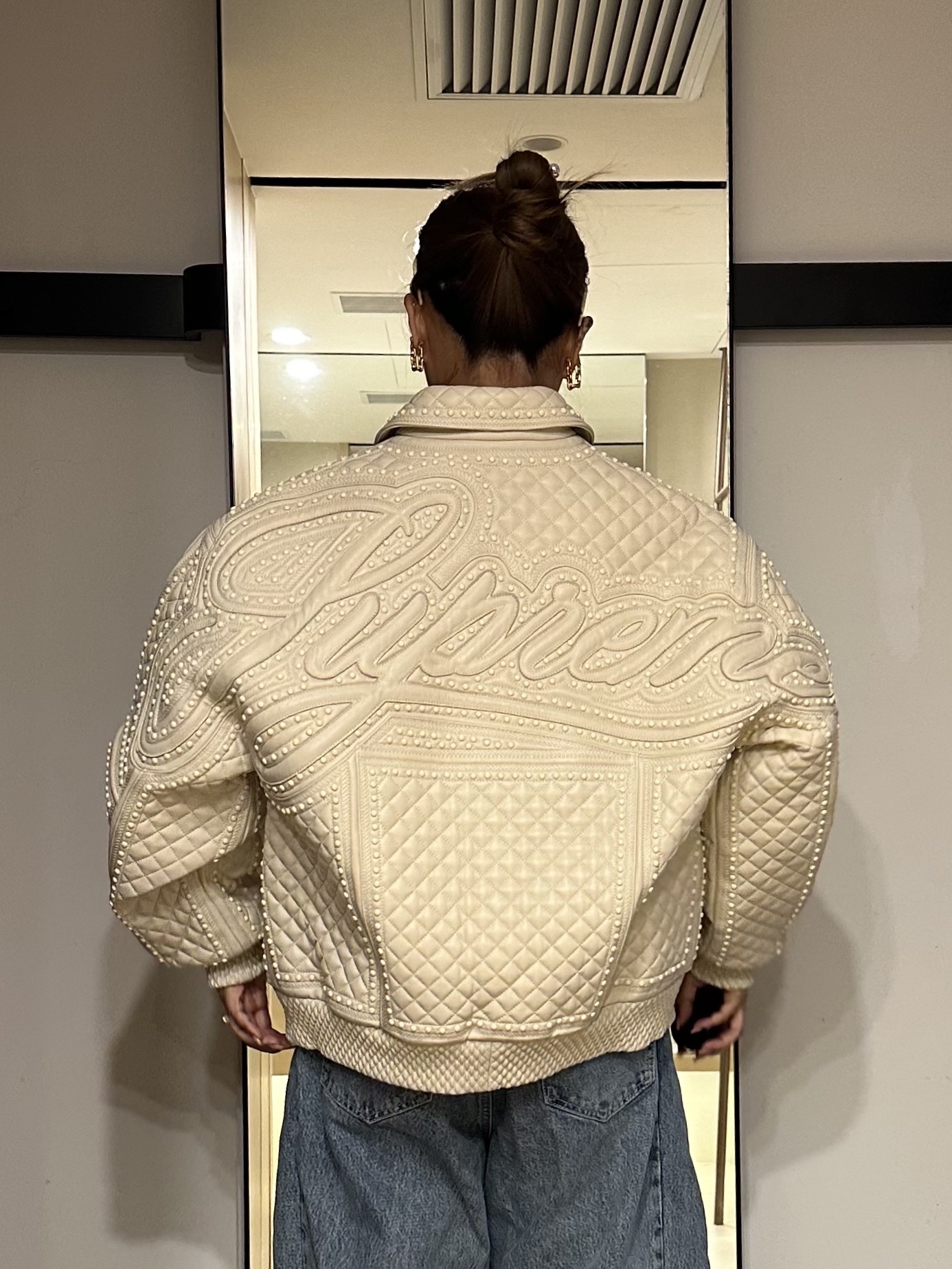 Supreme Studded Quilted Leather Jacket White - 22FW, Y/Project Multi Waist Jeans Whisker Blue - 23FW 착용 스타일 - 6