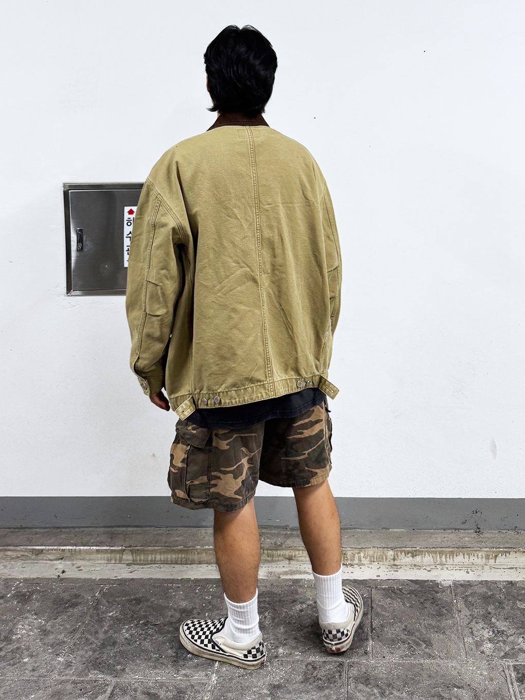 QT8 GARMENTS TL Washed Work Chore Jacket Beige, QT8 GARMENTS BN Camo Ripstop Cargo Shorts Khaki 착용 스타일 - 2