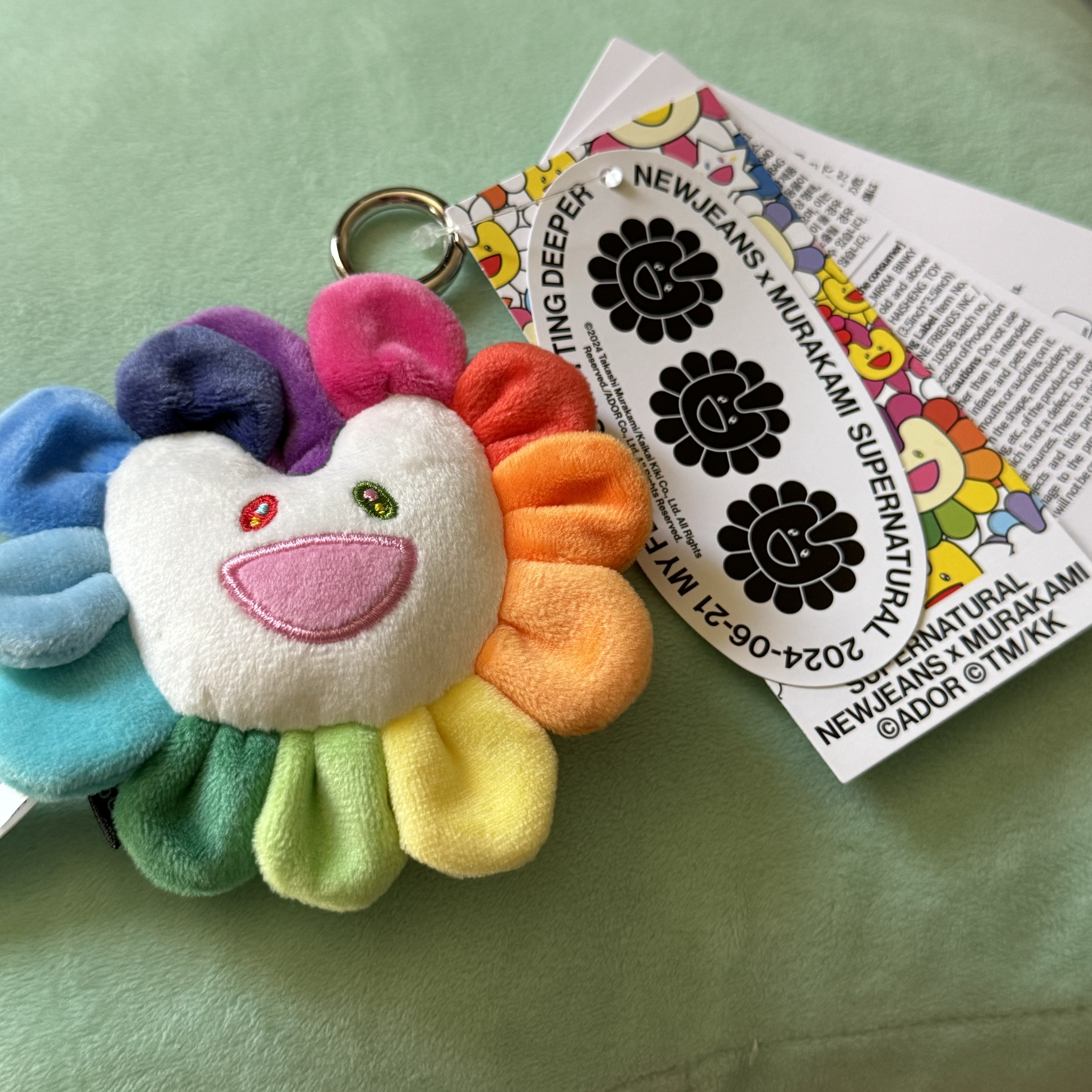 NewJeans x Murakami Plush Keyring Flower 착용 스타일