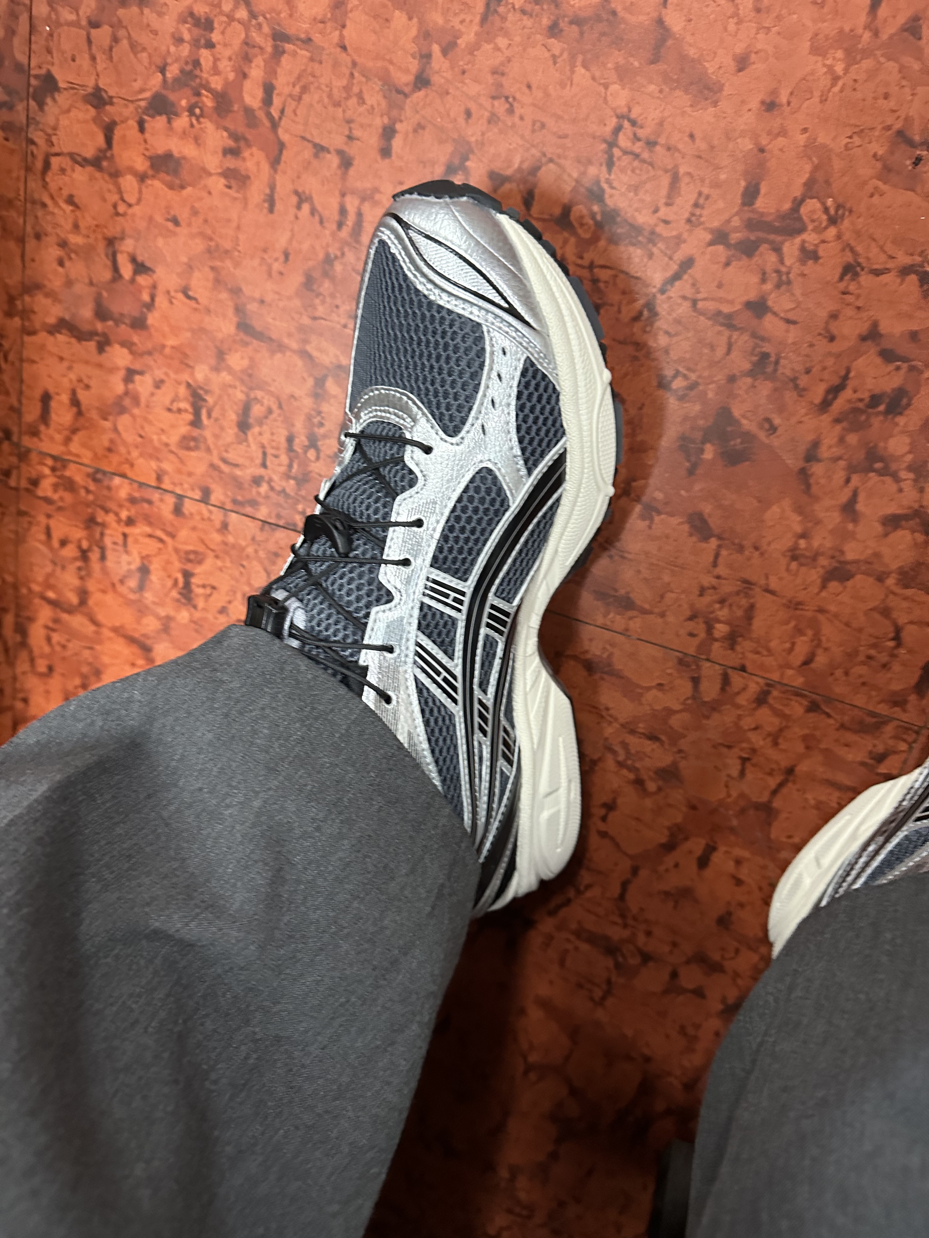 Asics Unlimited Gel-Kayano 14 Carrier Grey Black 착용 스타일 - 2