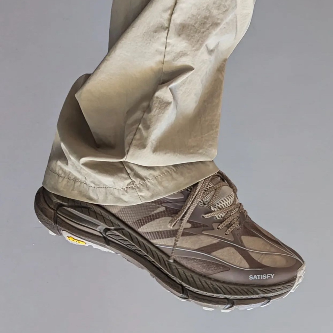 Hoka x Satisfy Mafate Speed 4 Lite Rubber 착용 스타일