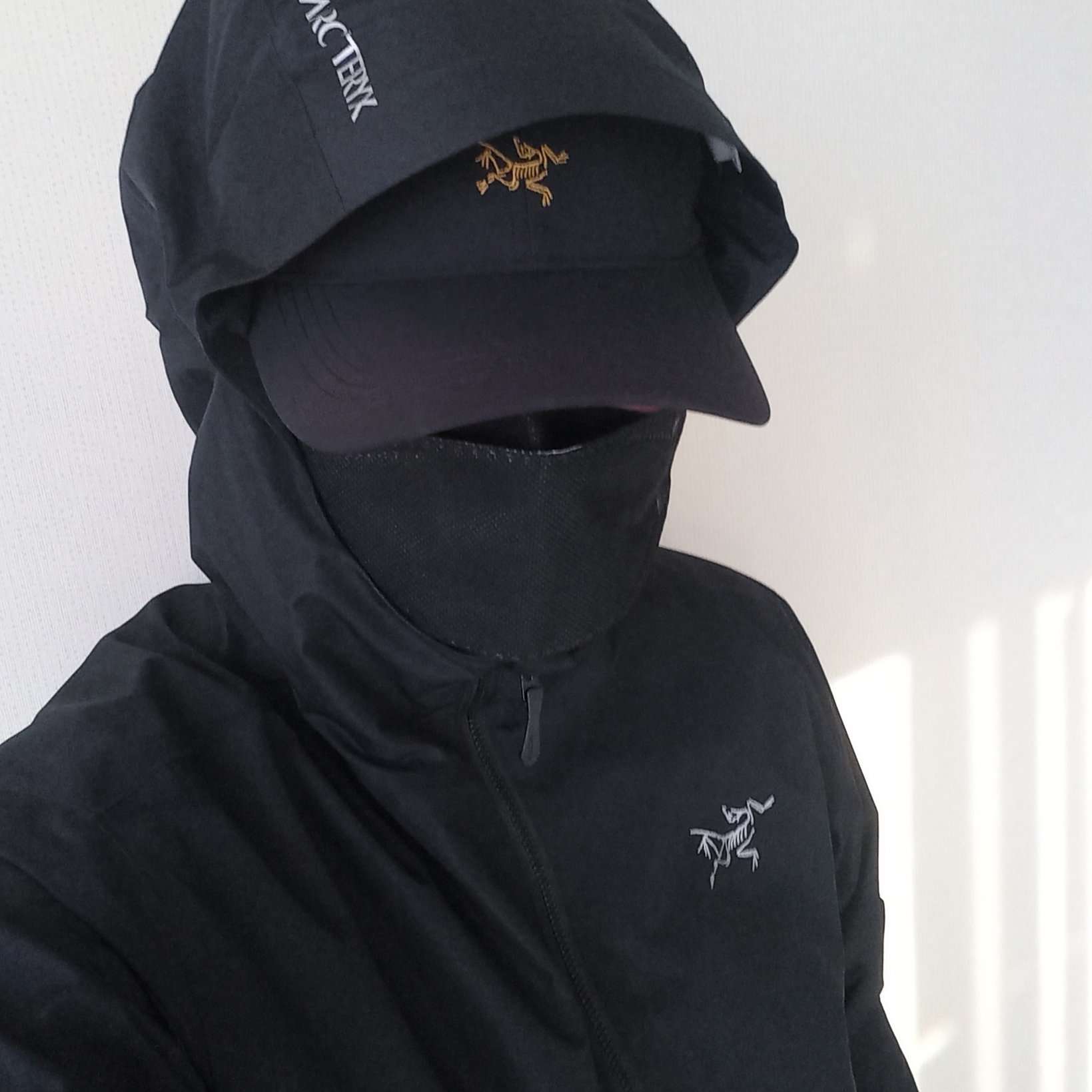 Arc'teryx Small Bird Cap Black, Arc'teryx Solano Hoody Black 착용 스타일 - 1