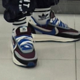 Nike x Sacai x Undercover LDWaffle Night Maroon Team Royal 착용 스타일
