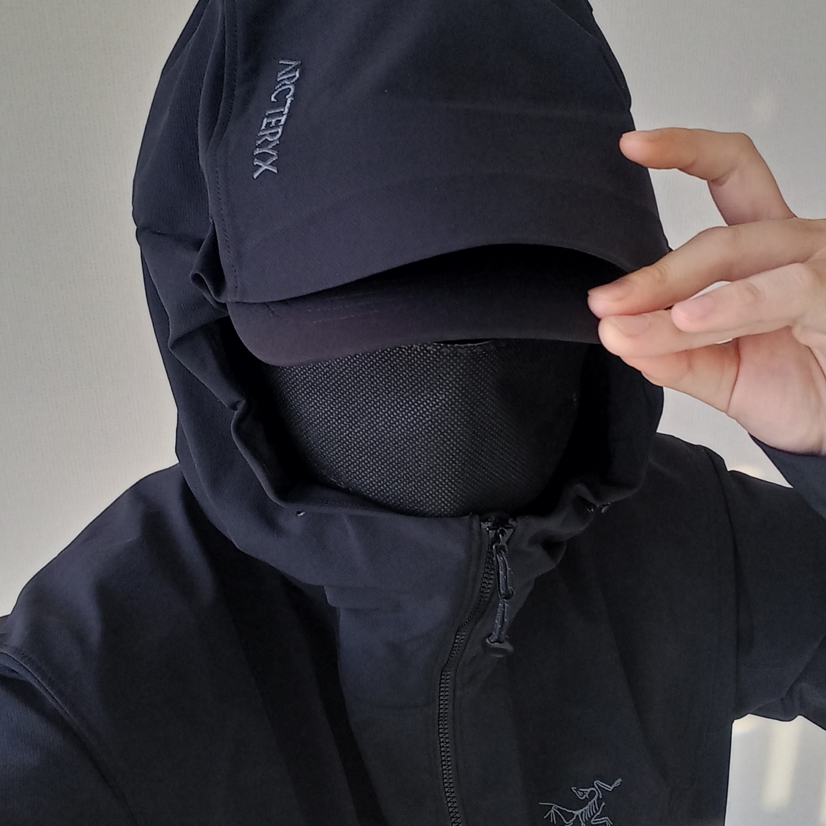 Arc'teryx Gamma Hoody Black, Arc'teryx Gamma Hoody Black 착용 스타일 - 1