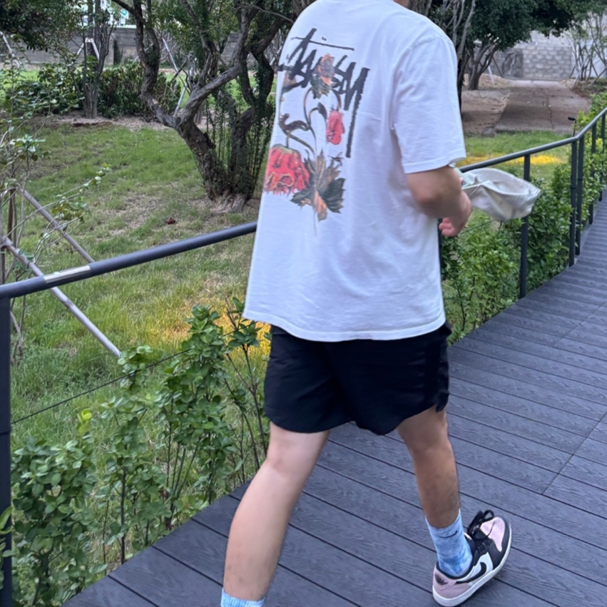 Stussy Withered Flower T-Shirt White 착용 스타일