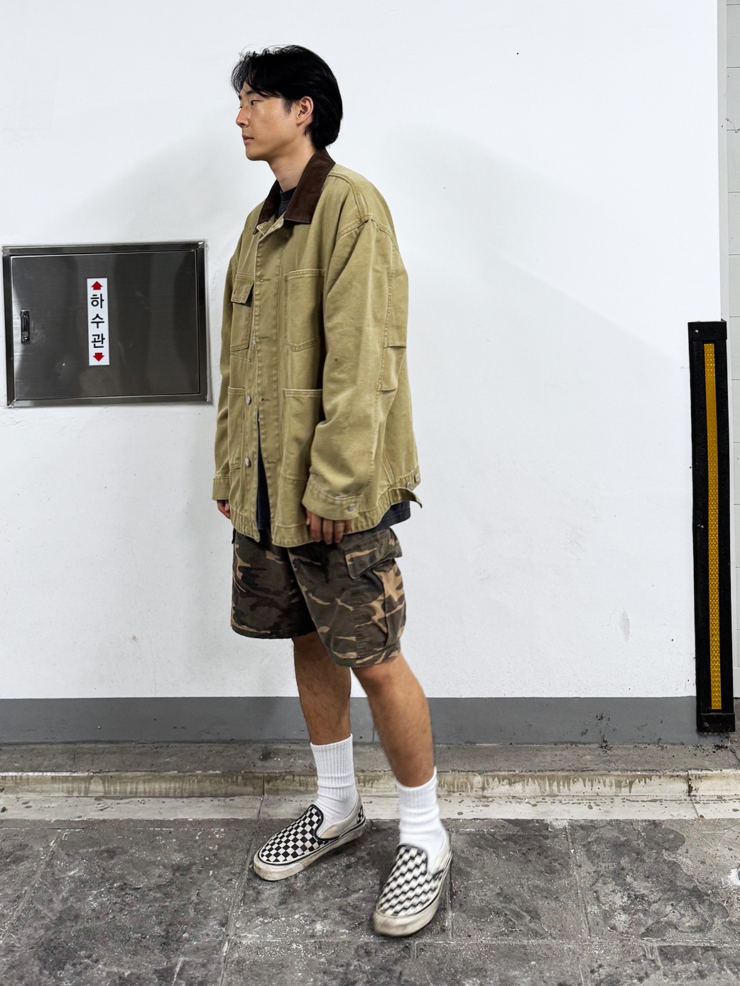 QT8 GARMENTS TL Washed Work Chore Jacket Beige, QT8 GARMENTS BN Camo Ripstop Cargo Shorts Khaki 착용 스타일 - 1