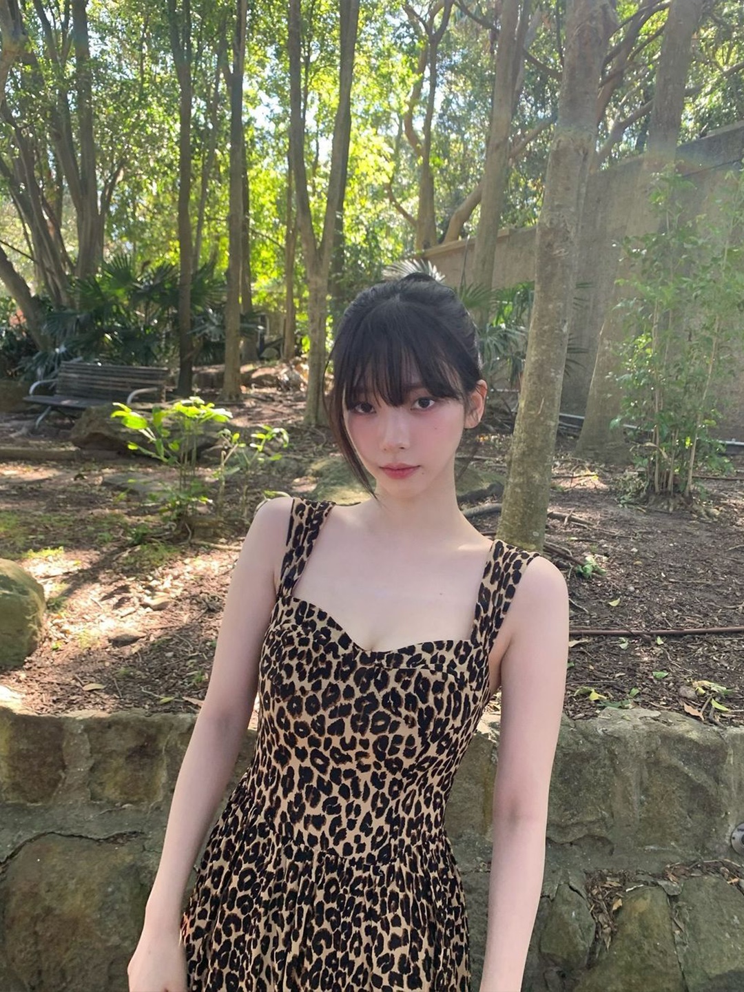 Saint Laurent Square Scarf In Mini Leopard Silk Georgette Black White Grey, (W) Ganni Leopard Pleated Georgette Flounce Smock Midi Dress Almond Milk 착용 스타일 - 3