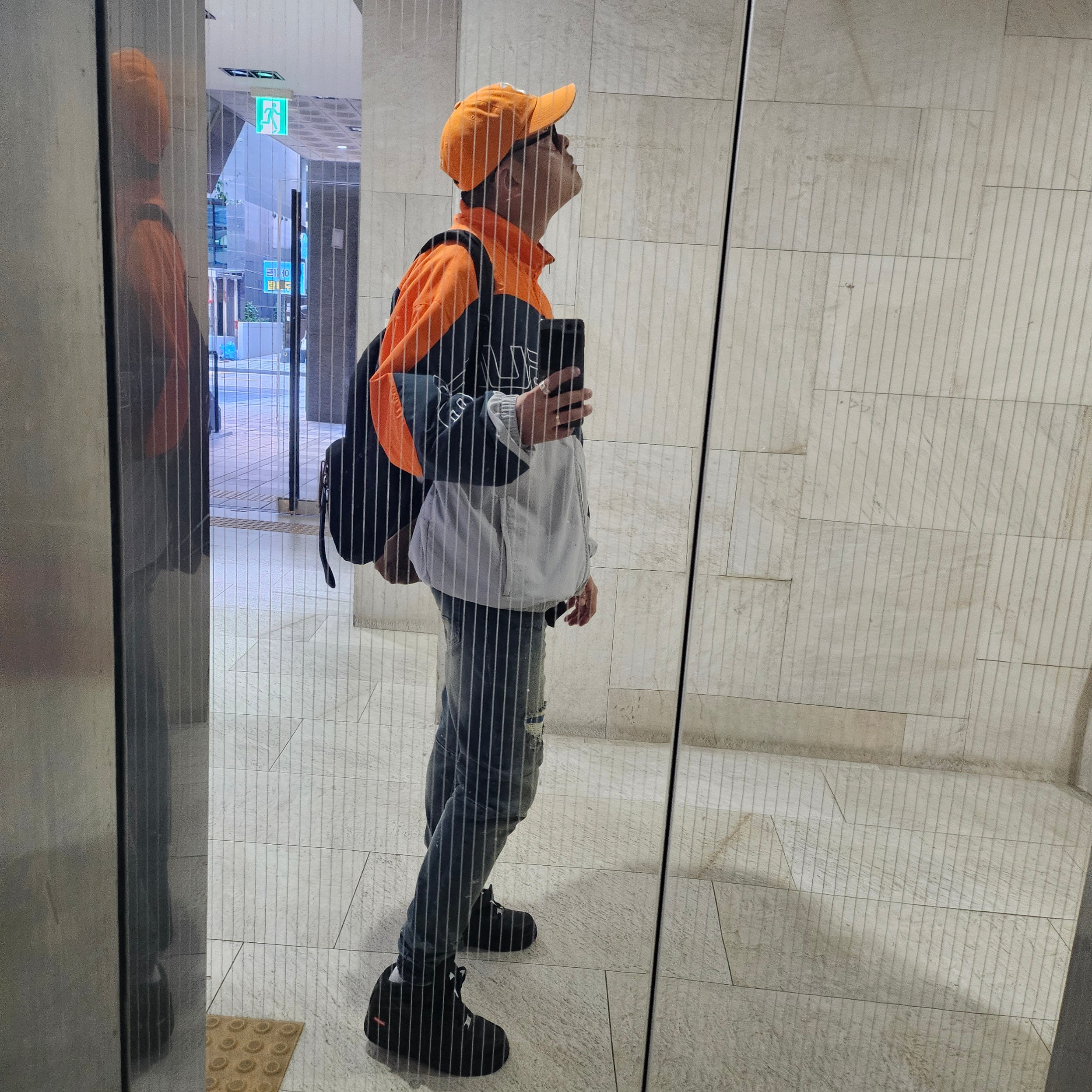 Supreme Curve Track Jacket Grey - 24SS, Supreme Pigment Canvas S Logo 6-Panel Orange - 23SS 착용 스타일