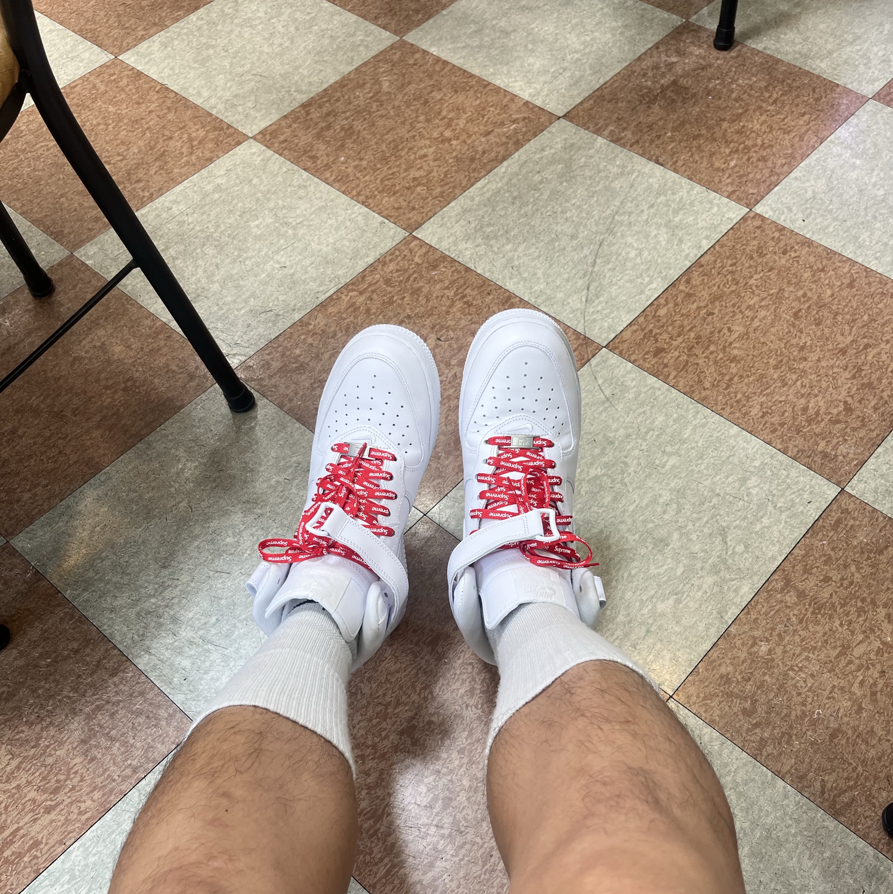 Nike x Supreme Air Force 1 Mid White 착용 스타일