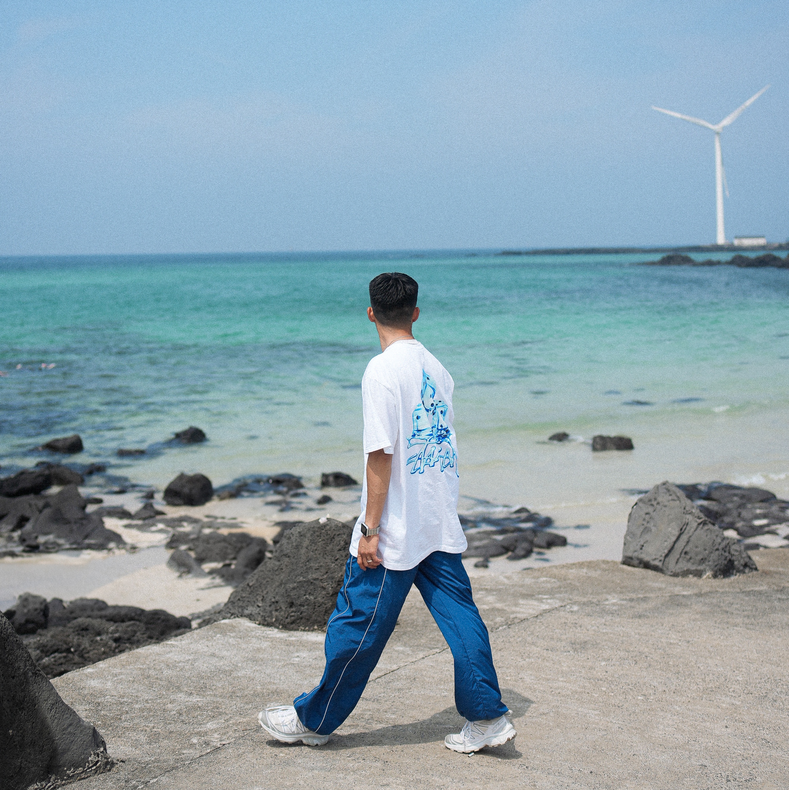 Stussy Melted T-Shirt White, Salomon XT-6 Expanse Vanilla Ice White 착용 스타일 - 1