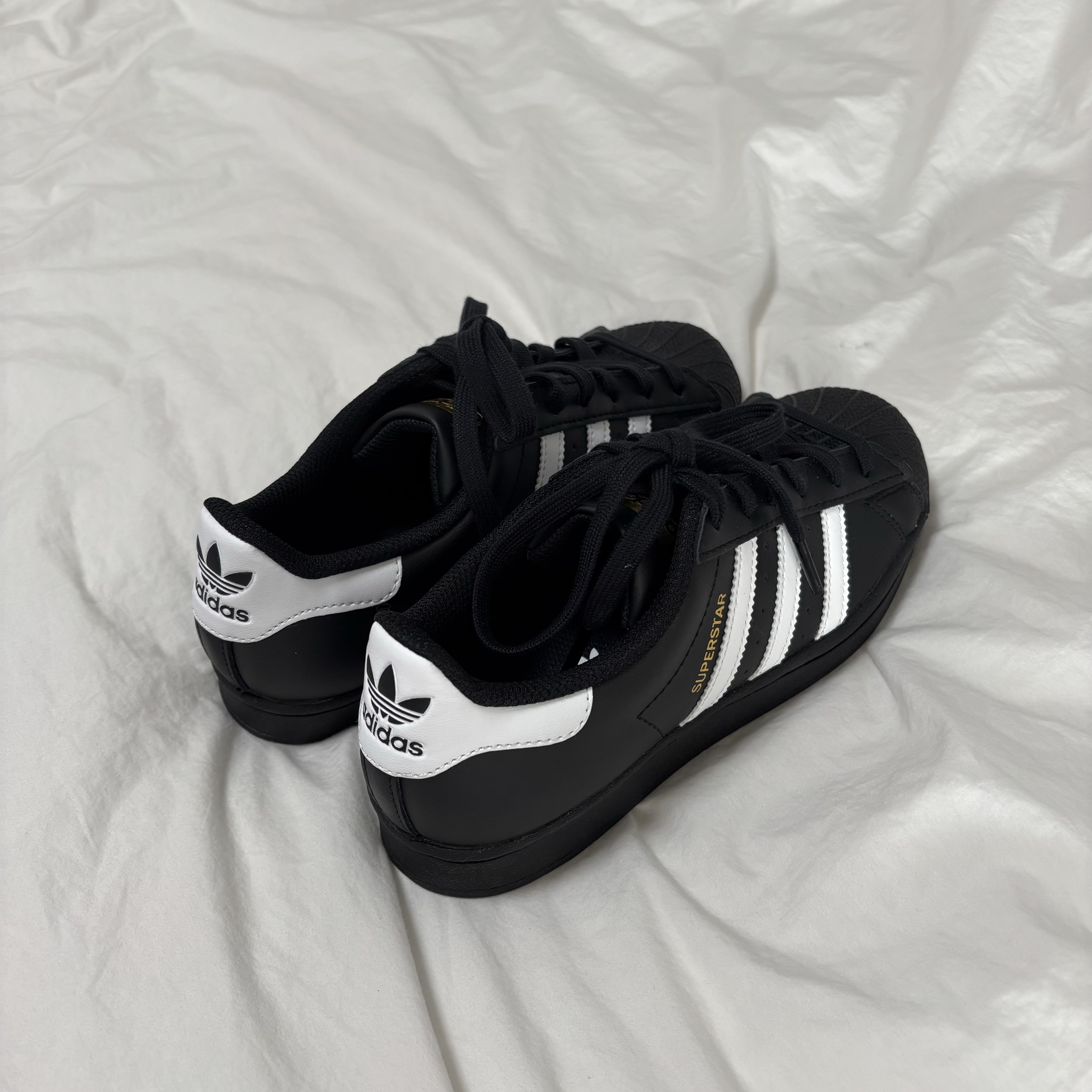 (J) Adidas Superstar Black White 착용 스타일 - 1