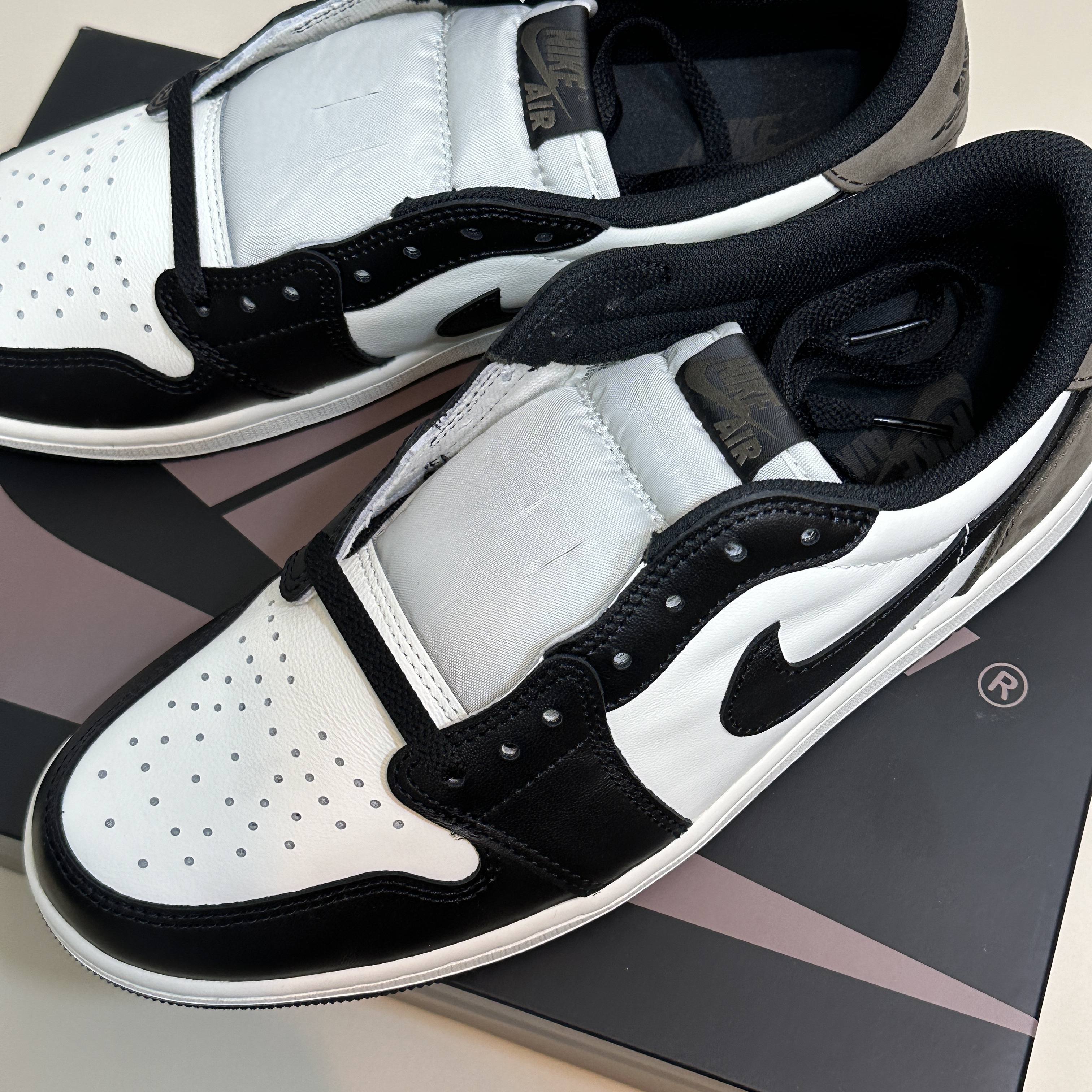 Jordan 1 Retro Low OG Mocha 착용 스타일 - 4