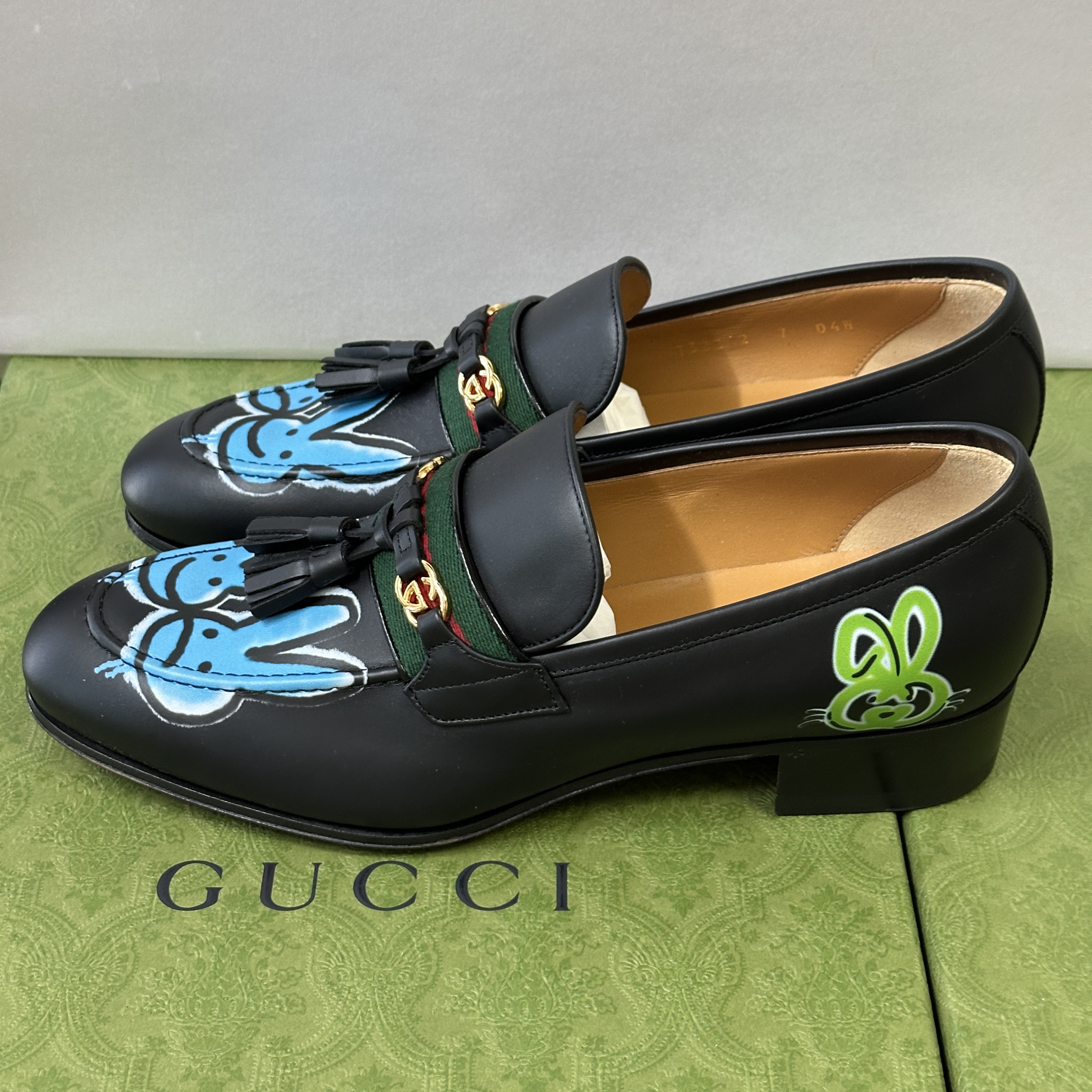 Gucci Web and Interlocking G Leather Loafer Black 착용 스타일