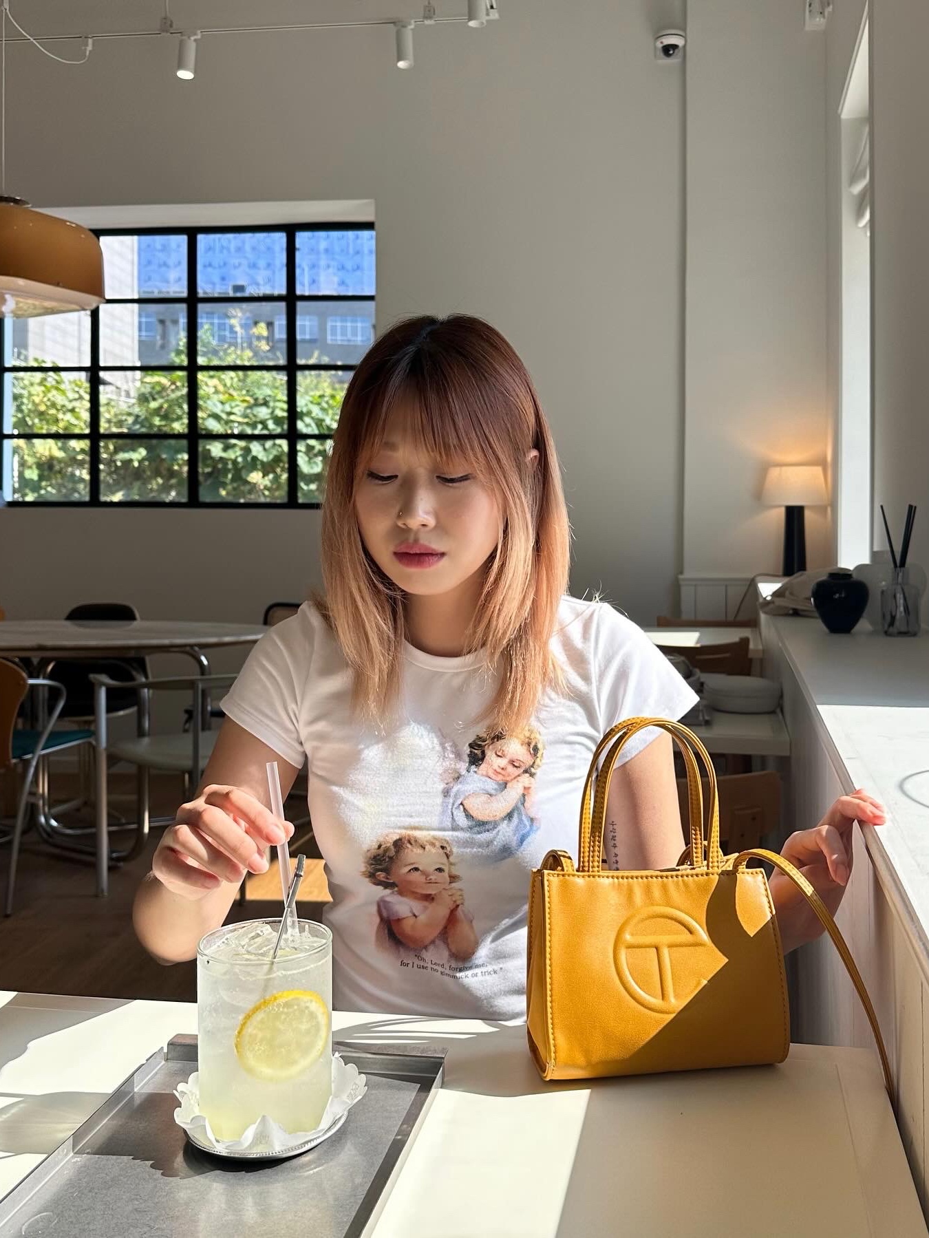 Telfar Small Shopping Bag Mustard, Nike x Ambush Air Force 1 Low SP Black 착용 스타일 - 2