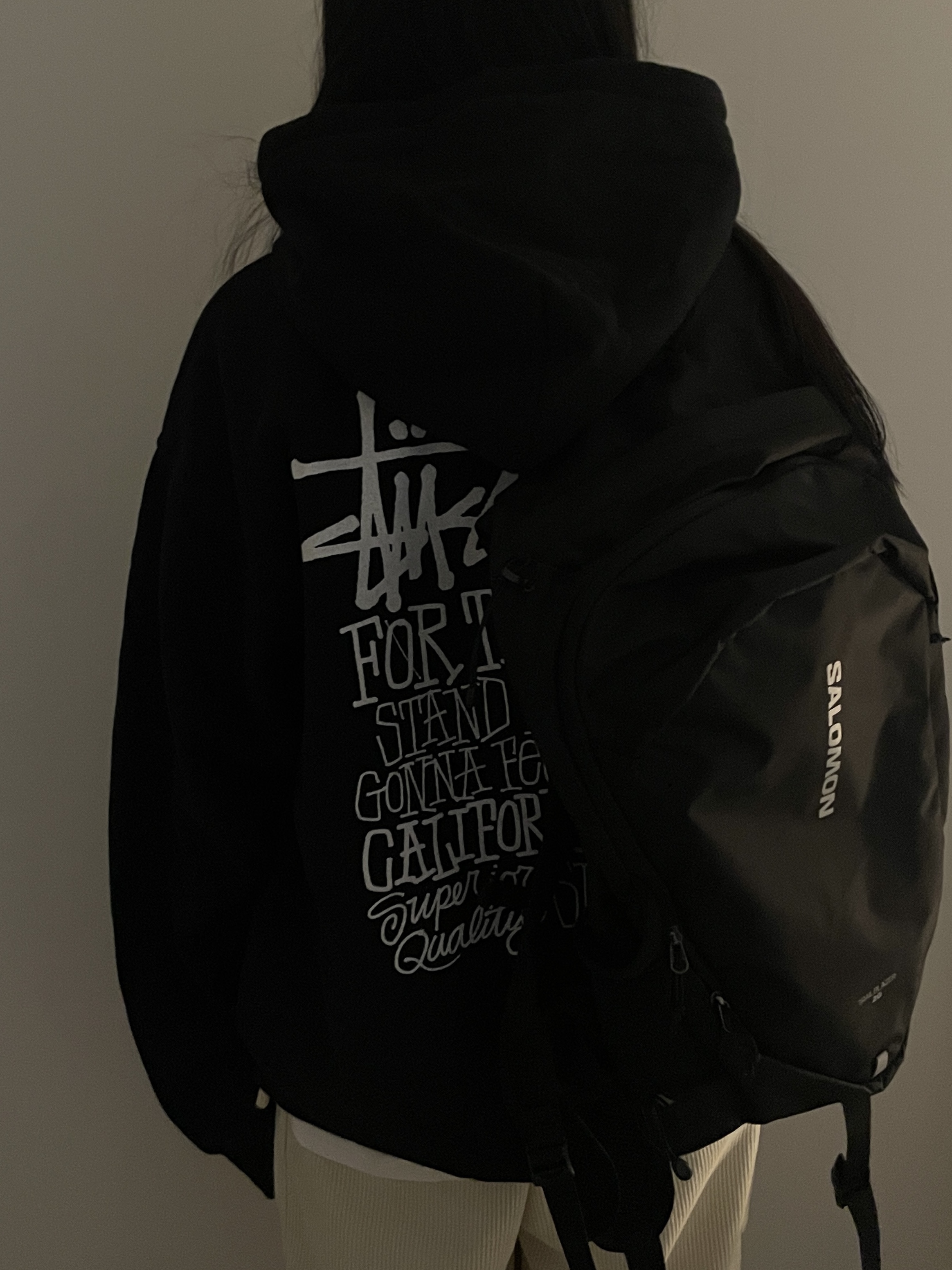 Salomon Trailblazer 20 Black, Stussy California Grown Hoodie Black 착용 스타일 - 2