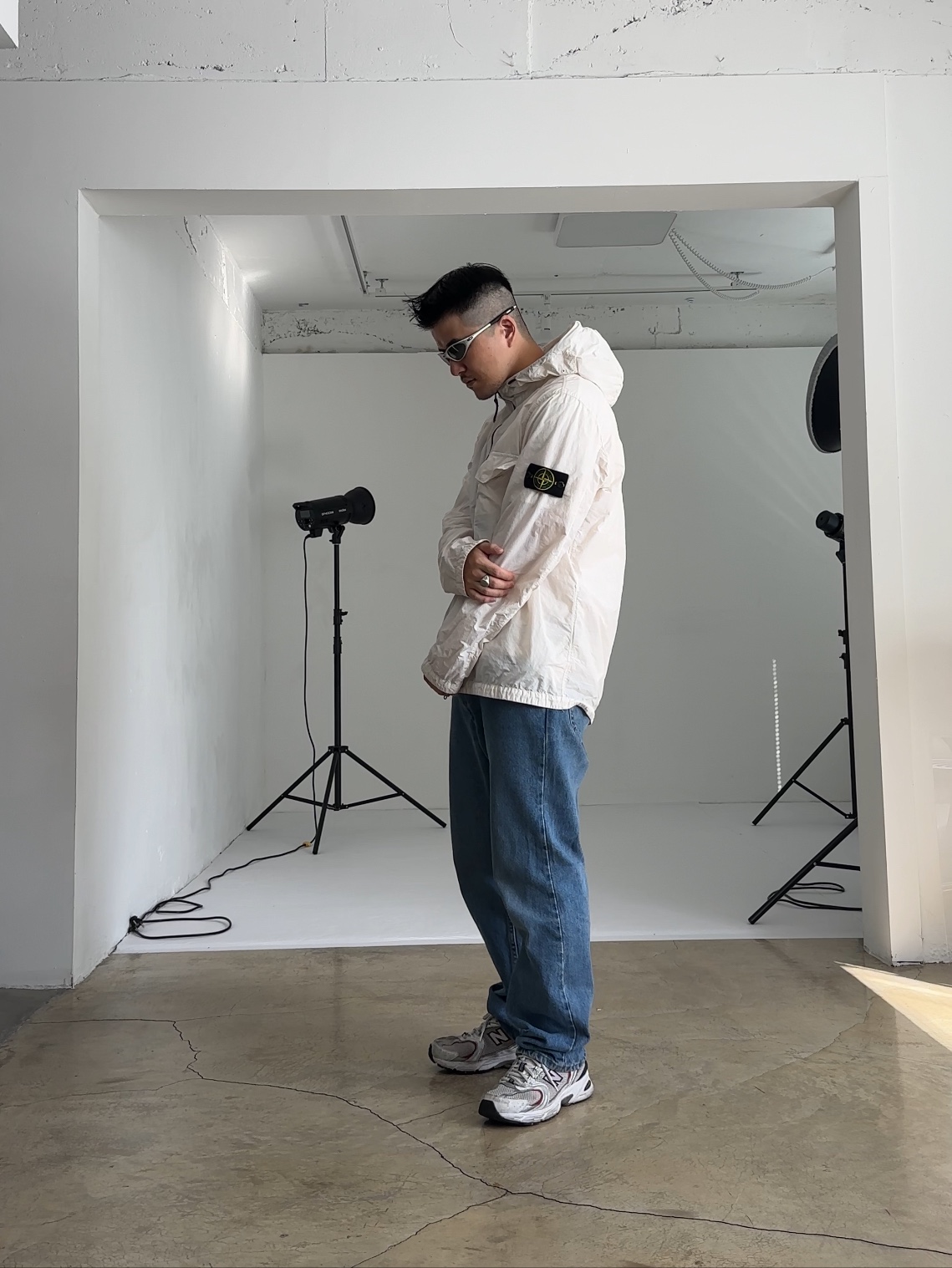 Stone Island 12402 Naslan Light Garment Dyed Hooded Overshirt White - 22SS 착용 스타일 - 2