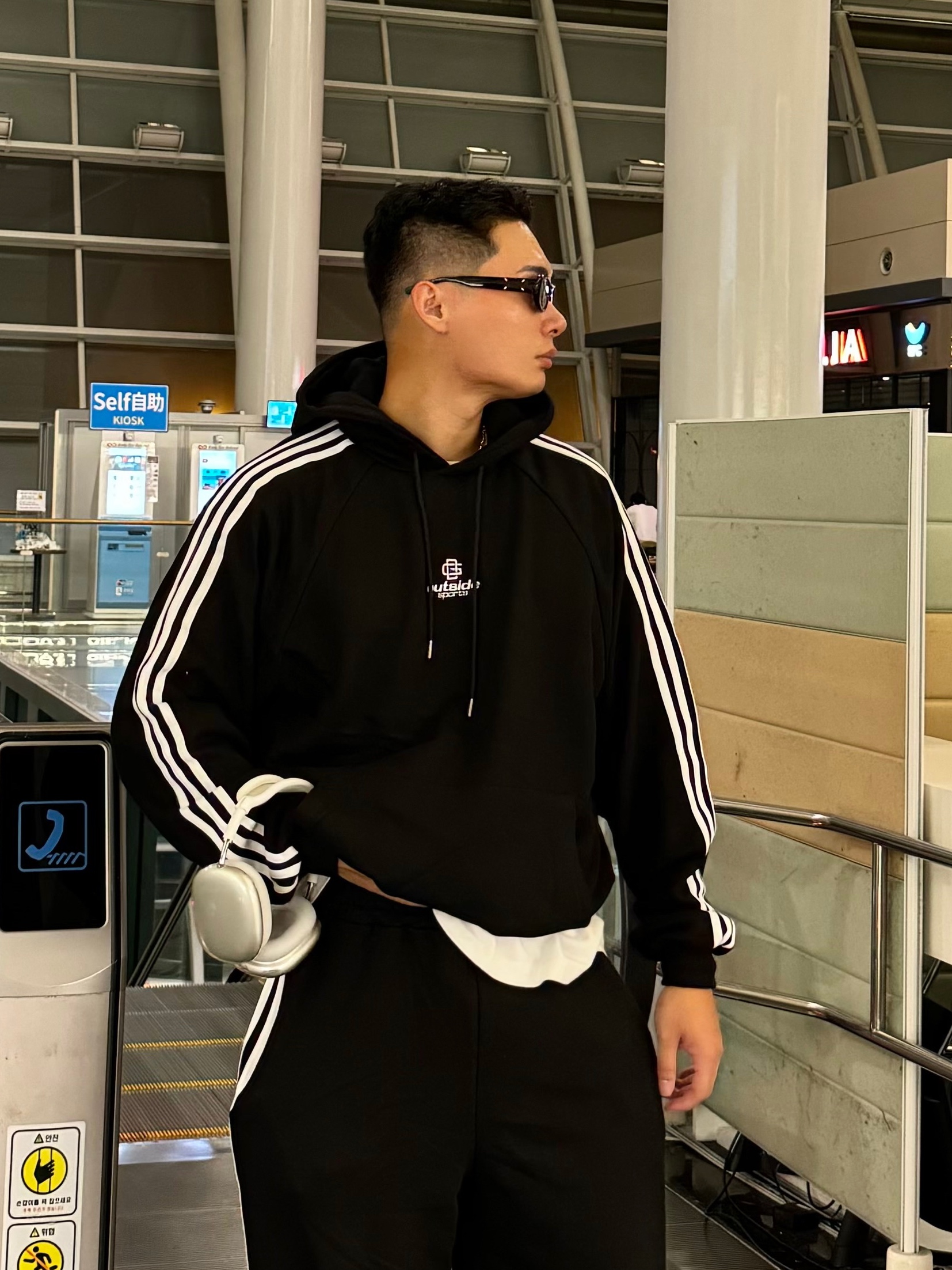 Gentle Monster x Maison Margiela MM107 Black Black, Nike x Sacai VaporWaffle Black White 착용 스타일 - 4
