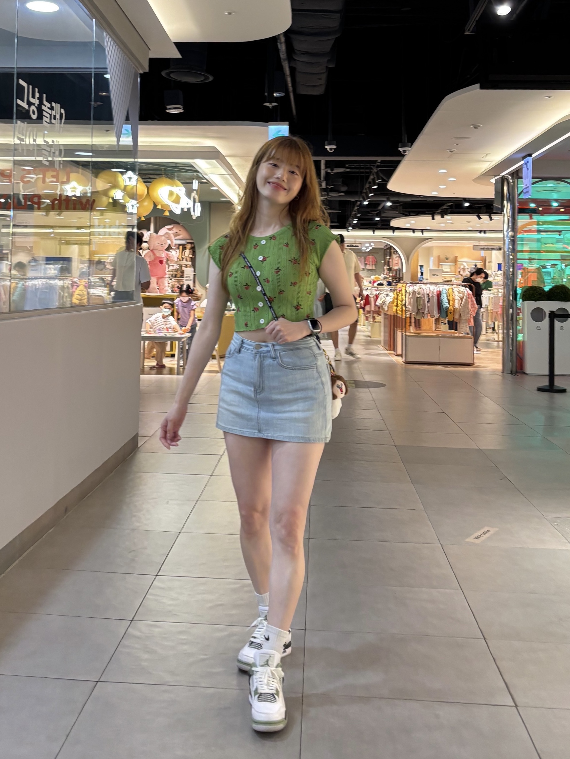 (W) Jordan 4 Retro Oil Green 착용 스타일 - 1