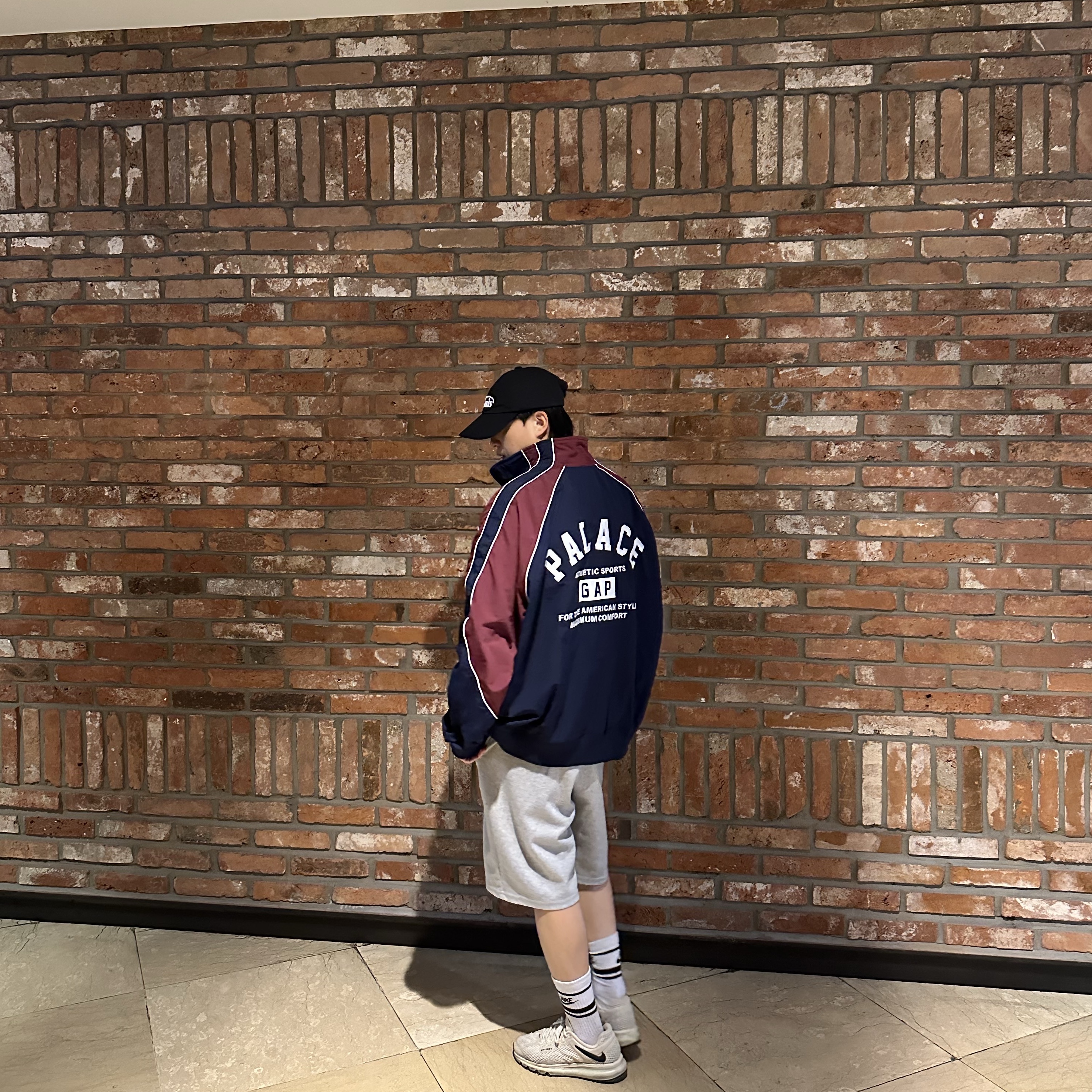 Palace x Gap Nylon Track Top Navy Red - 24SS, Emis New Logo Emis Cap Black 착용 스타일 - 2