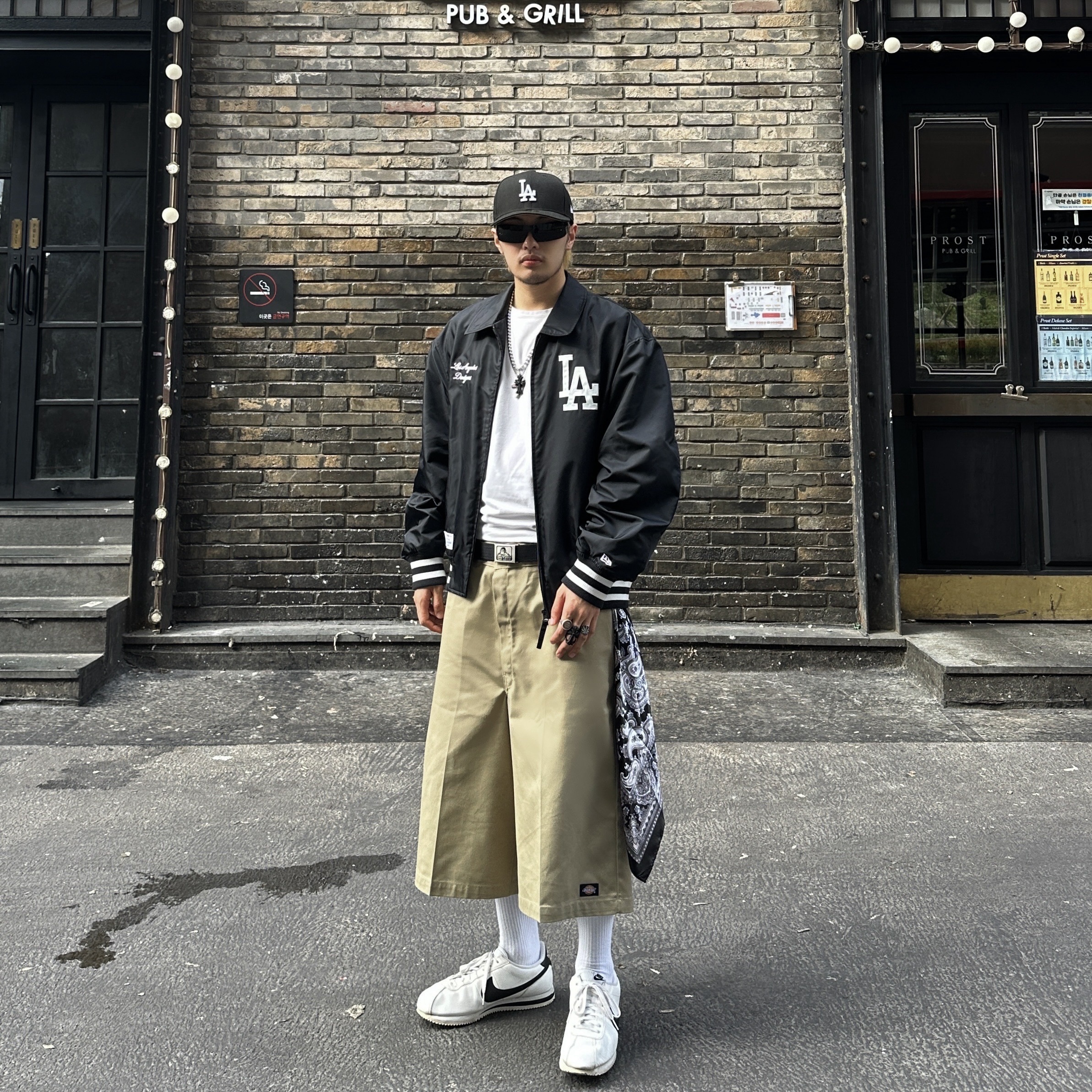 Nike Cortez White Black, Dickies Loose Fit 13 Inch Flat Front Work Shorts Khaki 착용 스타일 - 1