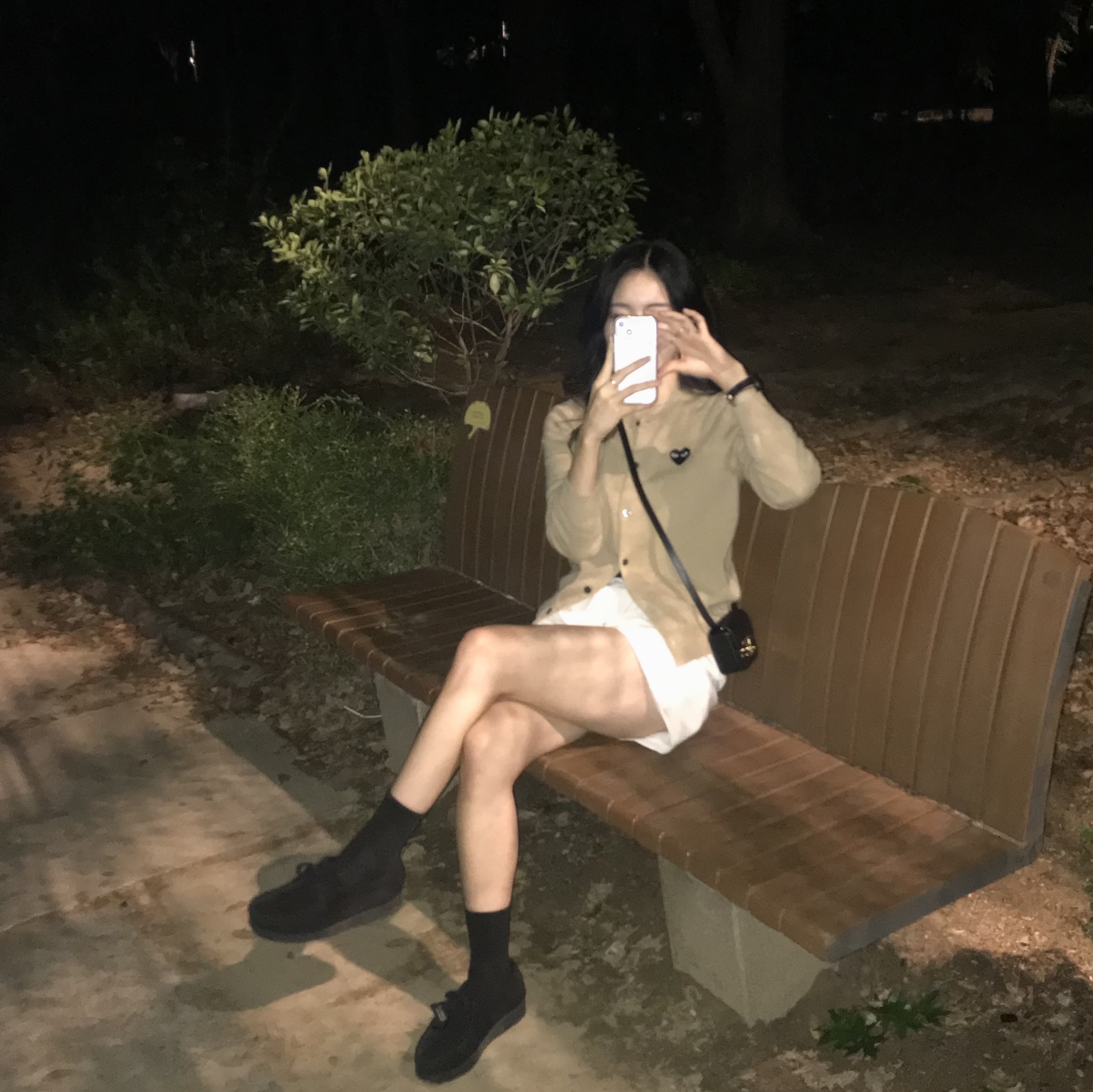 (W) Play Comme des Garcons Black Heart Knit Cardigan Beige, (W) Clarks Wallabee Black Suede 착용 스타일 - 2