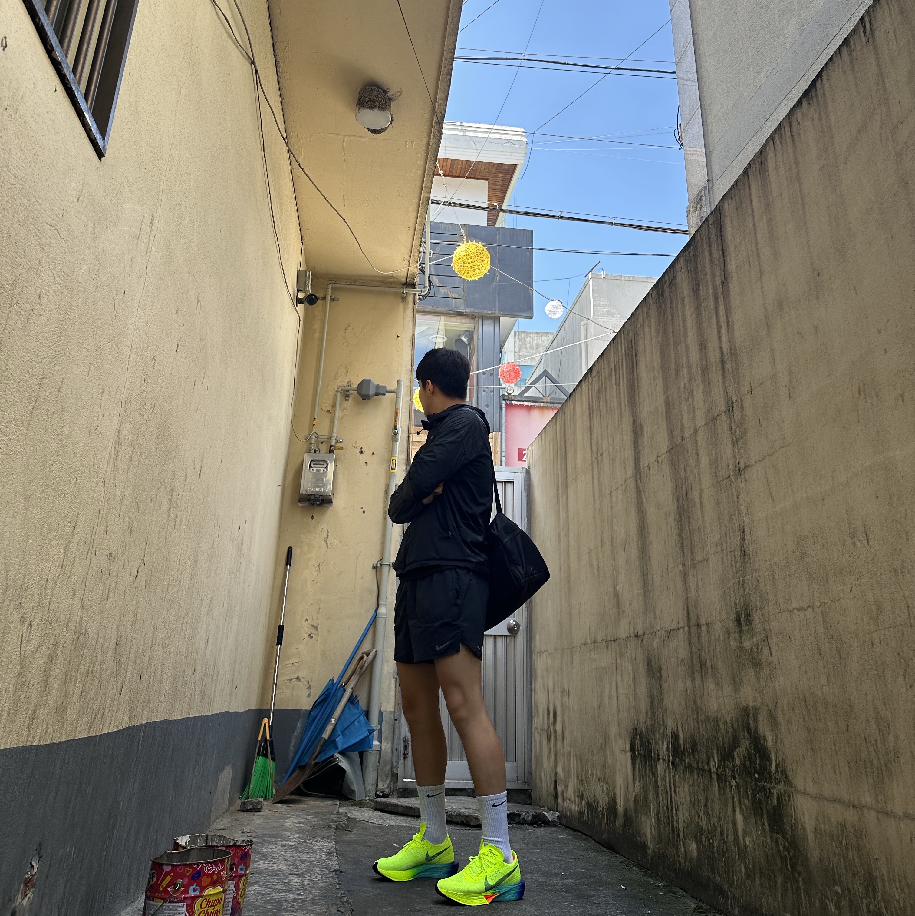 Nike ZoomX Vaporfly Next% 3 Volt Scream Green, Nike Dri-Fit Stride 5 Inch Brief Lined Running Shorts Black - Asia 착용 스타일