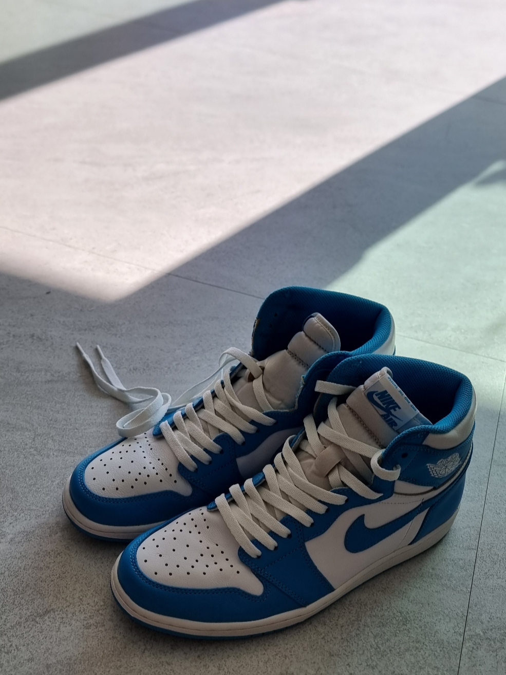 IAB Studio Hoodie Sky Blue Lemon, Jordan 1 Retro UNC 착용 스타일 - 2