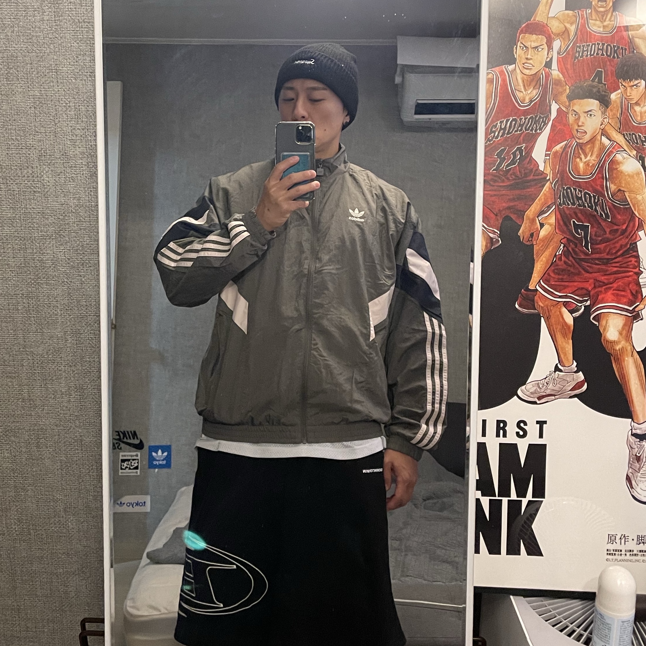 Adidas Real Madrid Originals Track Top Charcoal Grey - KR Sizing, BORN TO WIN Stroke B Half Pants_Long Ver Black 착용 스타일 - 2