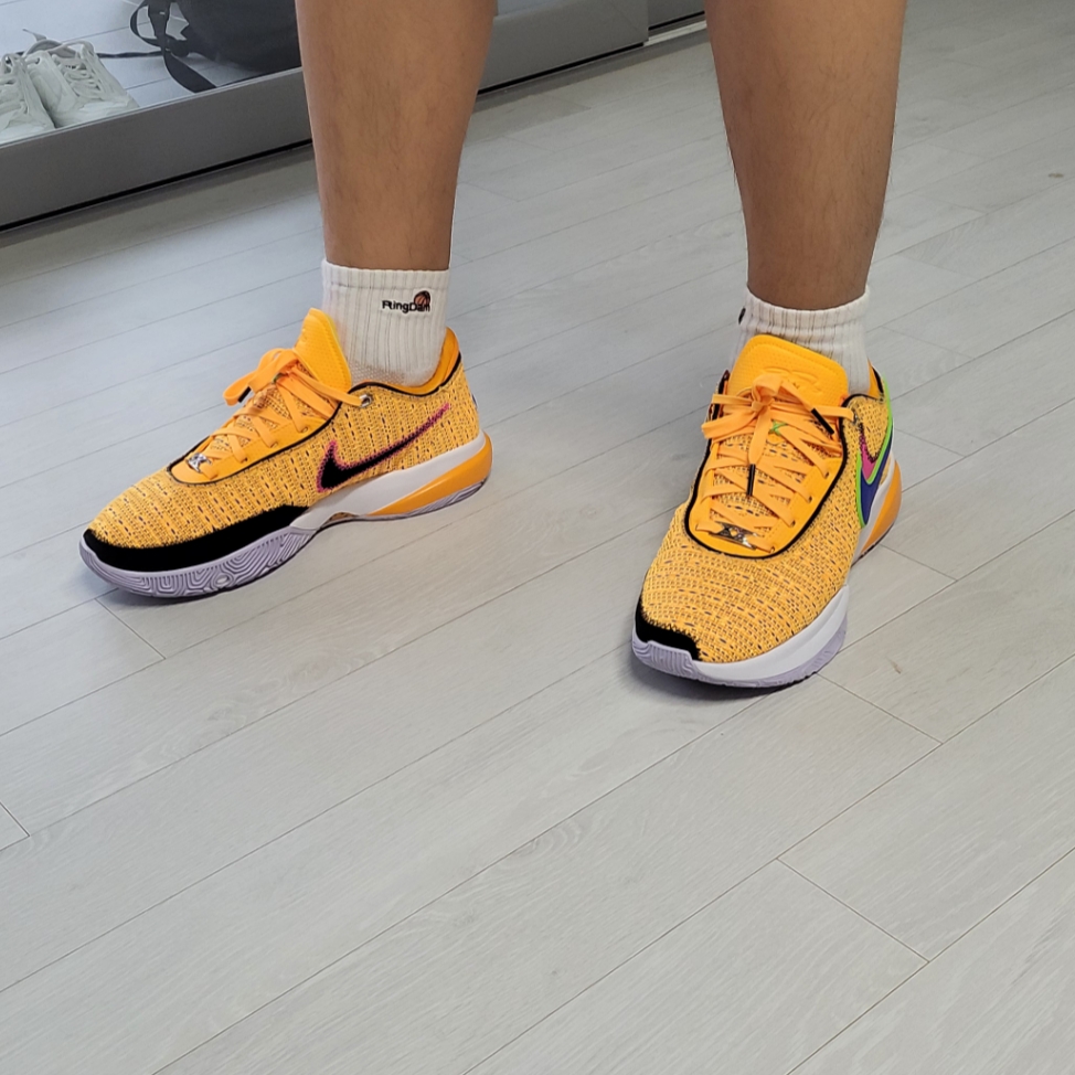 Nike LeBron XX EP Laser Orange Racer Blue 착용 스타일