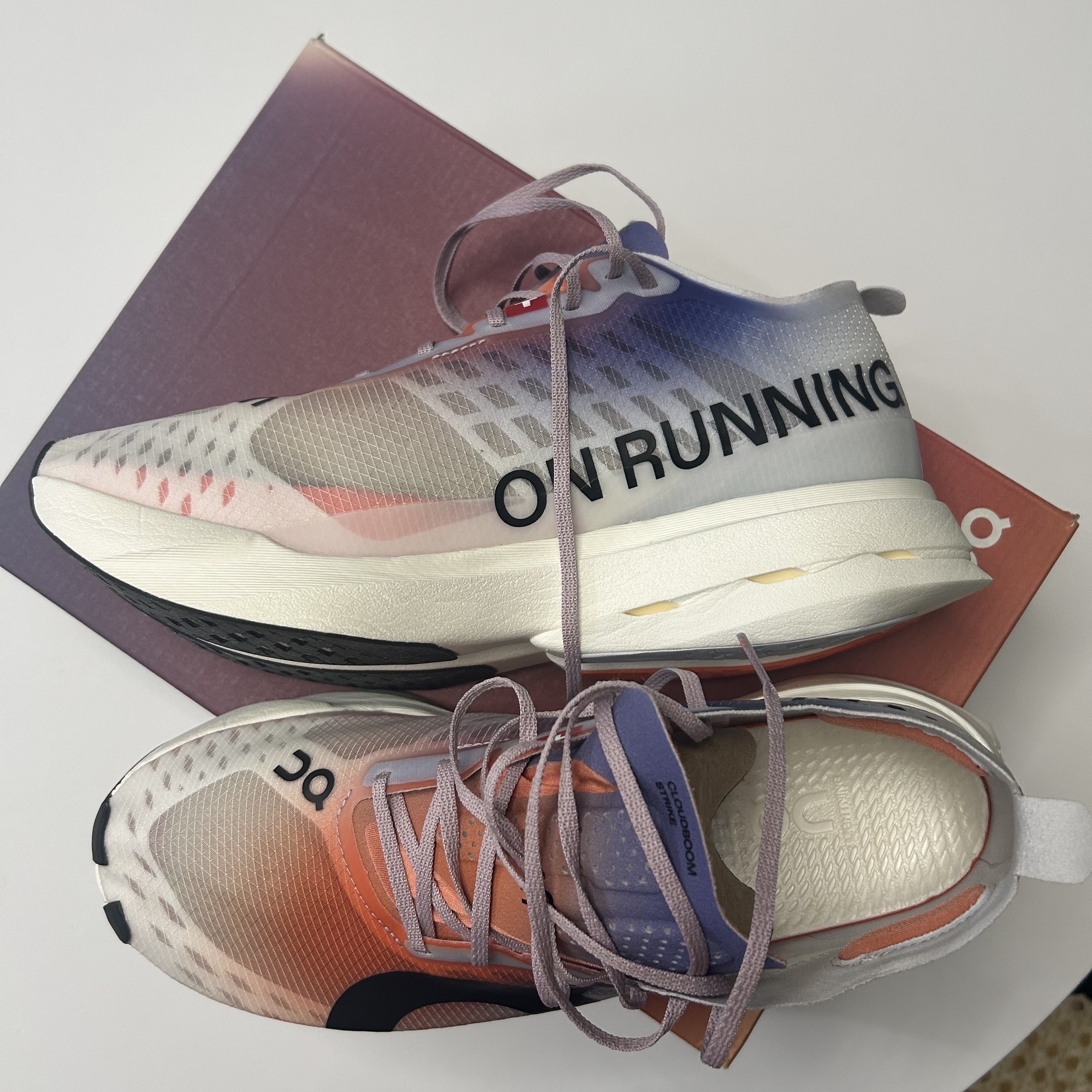 On Running Cloudboom Strike White Flame 착용 스타일 - 2