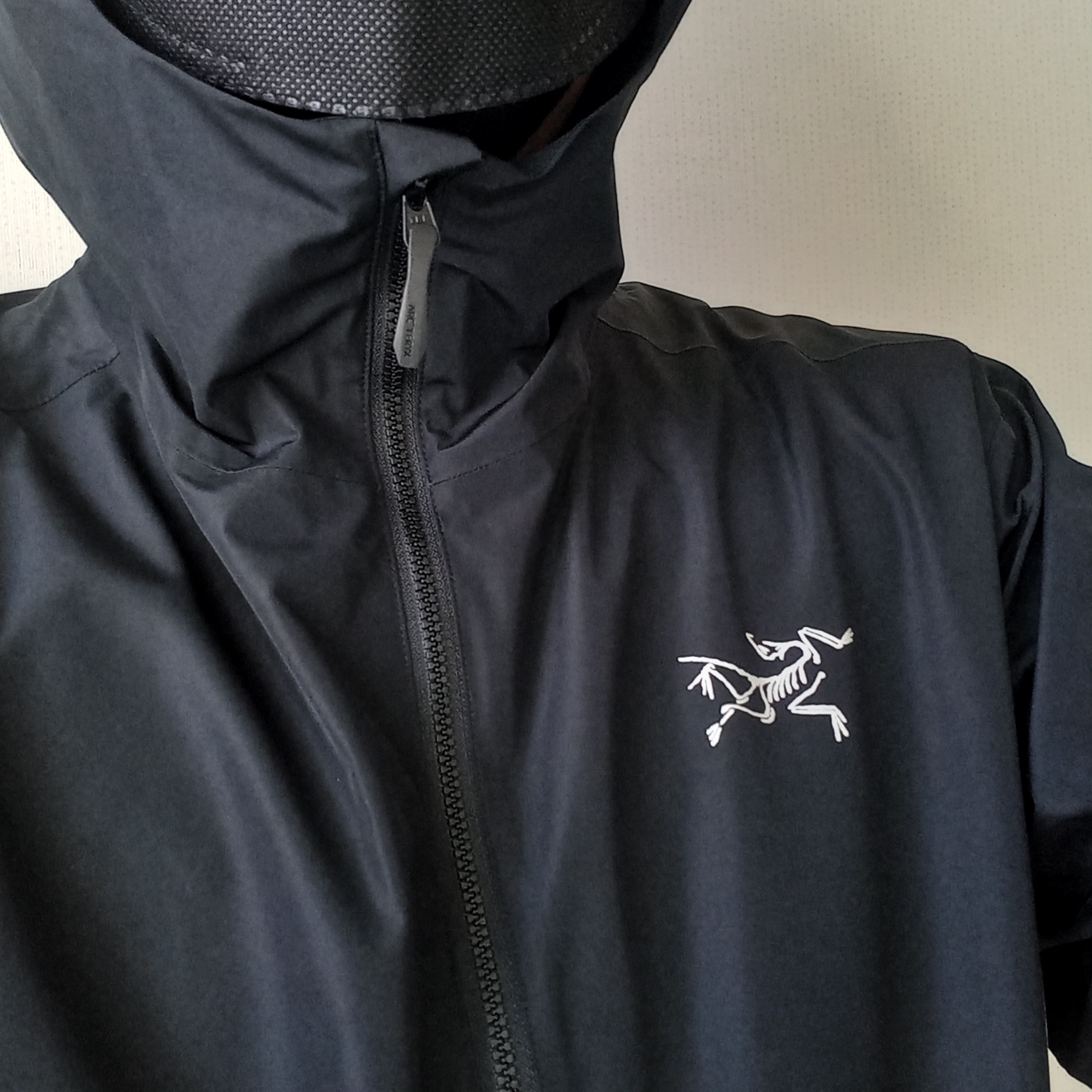 Arc'teryx Small Bird Cap Black, Arc'teryx Solano Hoody Black 착용 스타일 - 2