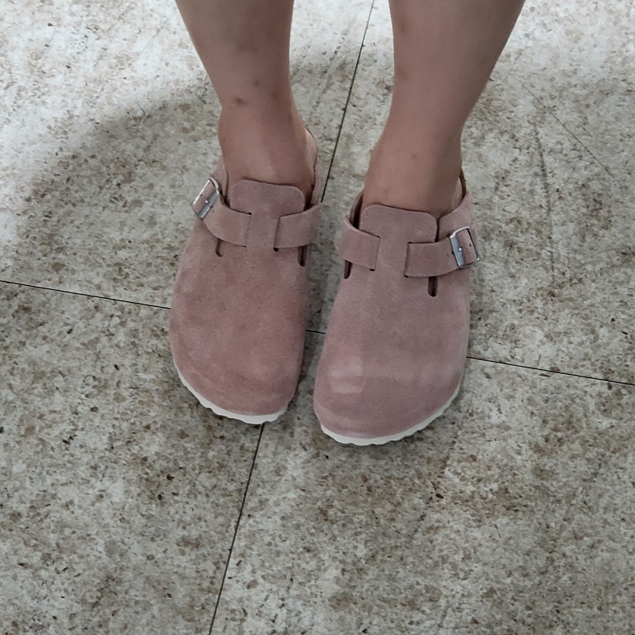 (W) Birkenstock Boston Soft Footbed Suede Leather Pink Clay - Narrow 착용 스타일