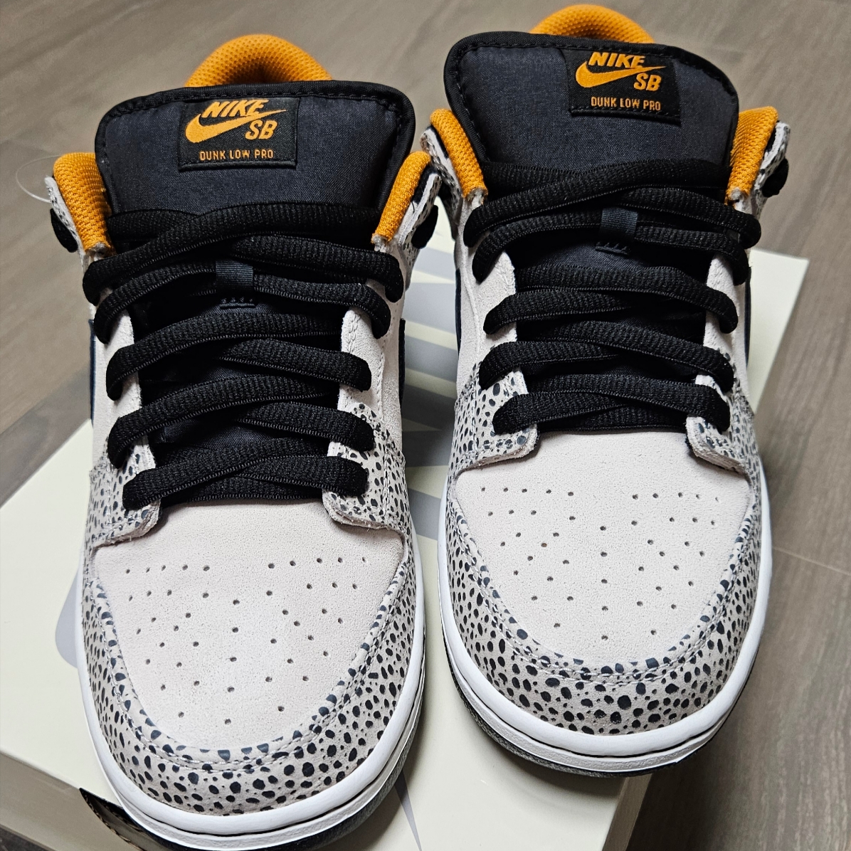 Nike SB Dunk Low Pro Electric Phantom and Black 착용 스타일 - 2