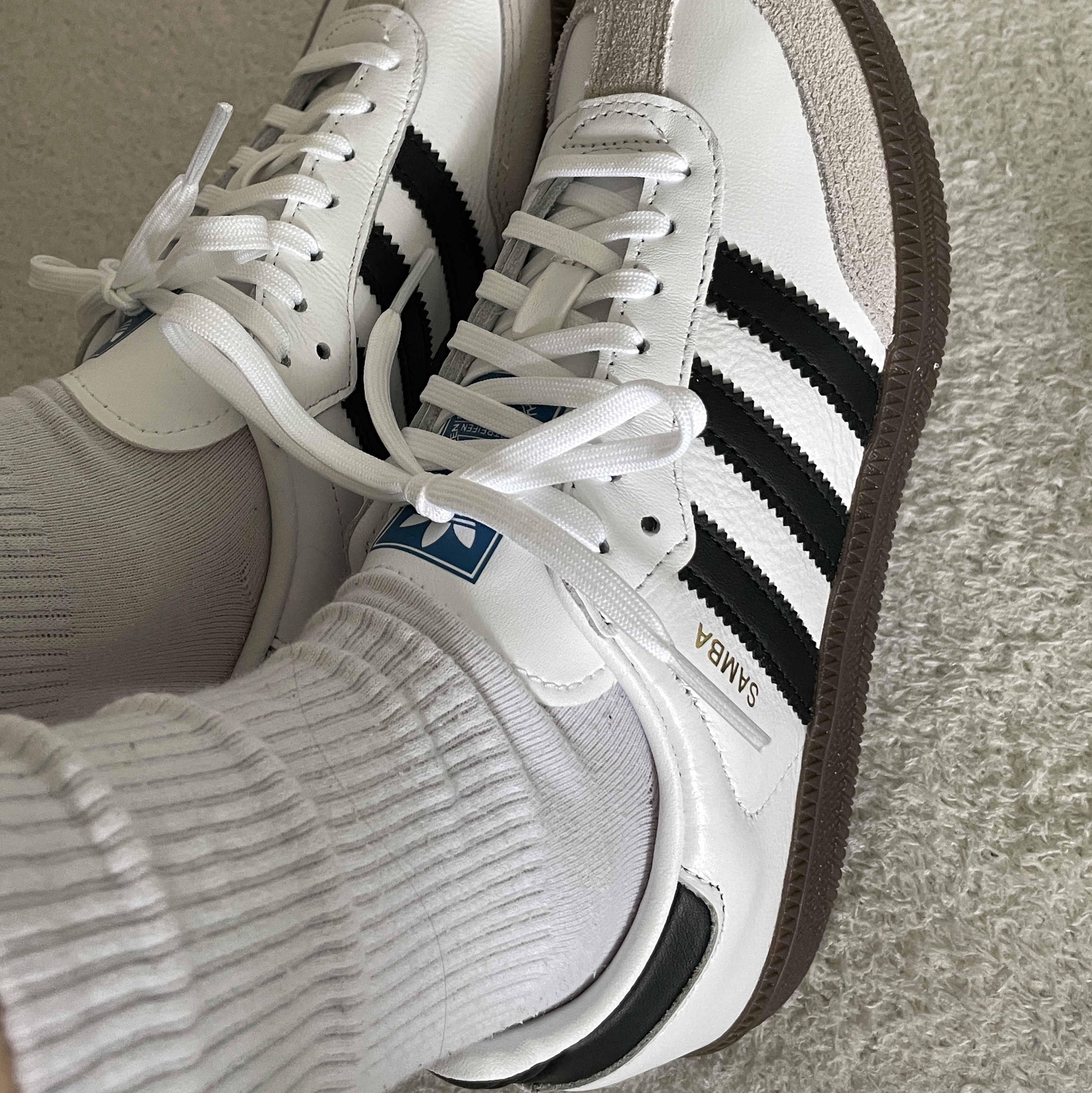 (C) Adidas Samba OG Cloud White Core Black 착용 스타일 - 2