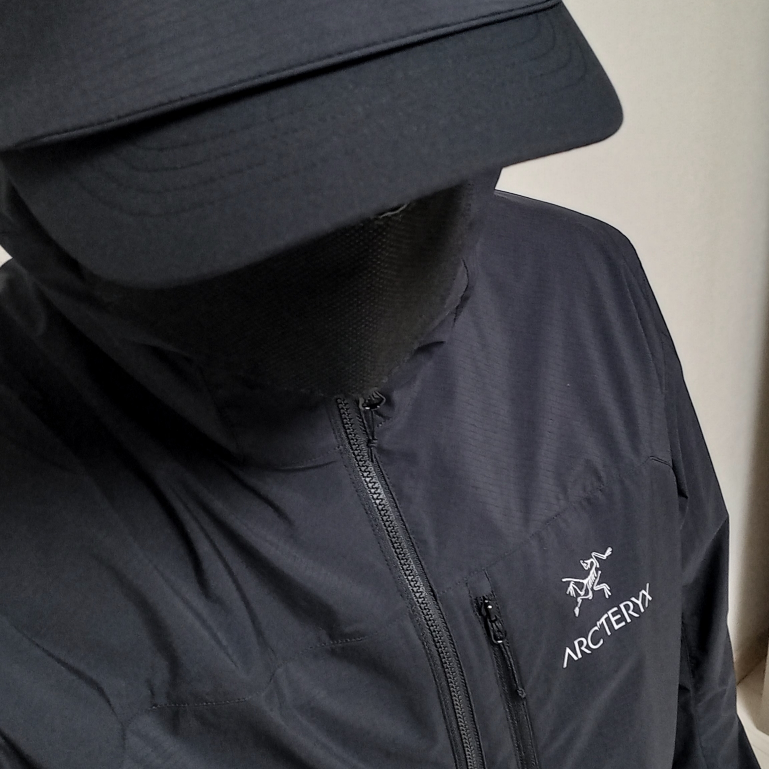 Arc'teryx Squamish Hoody Black 착용 스타일 - 2